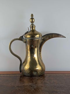 Levantine Raslan Dallah Coffee Pot in Brass and Copper, Circa 1950