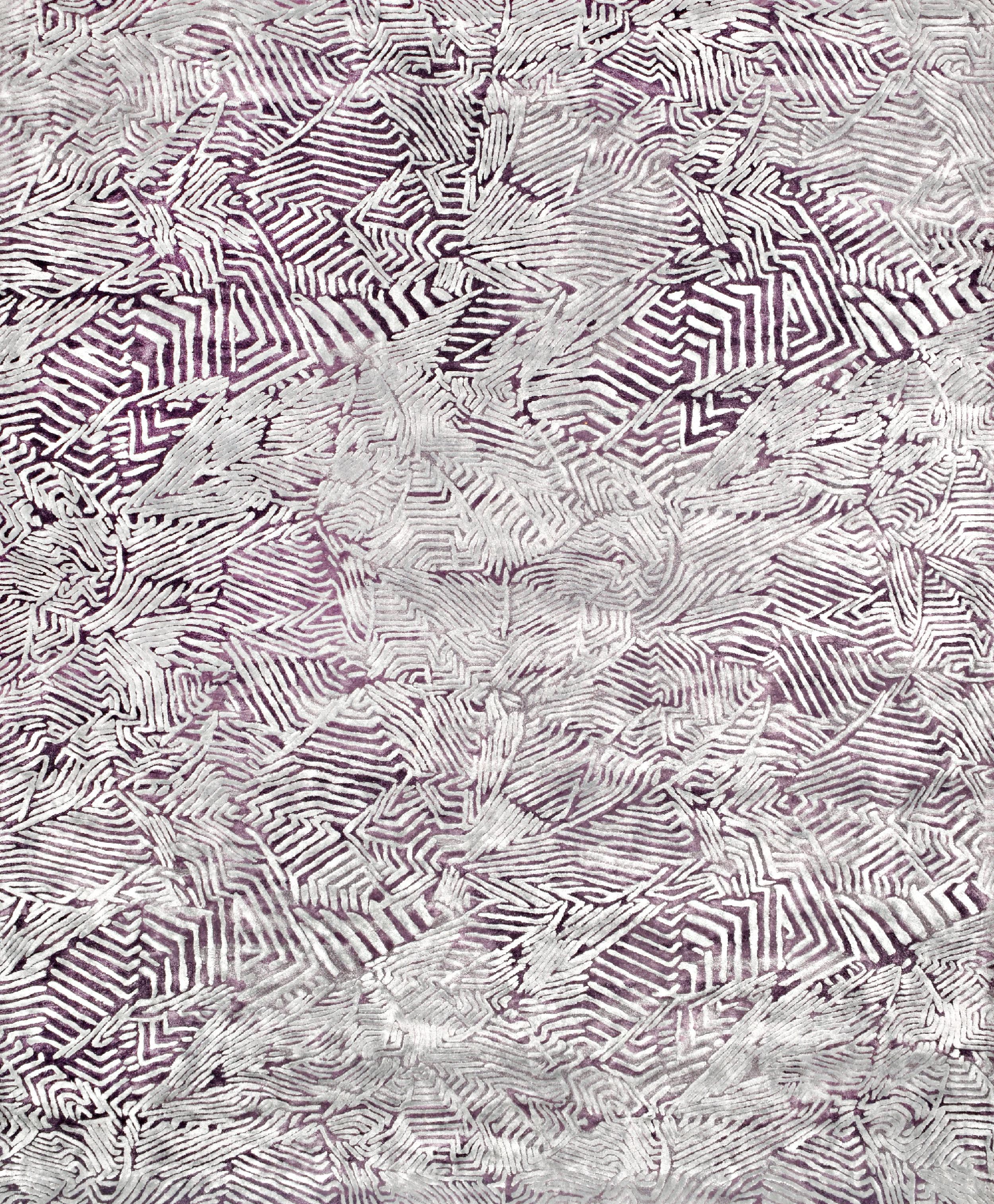 LEVEE Hand Tufted Modern Silk Rug in Silver Taupe and Mauve Colours By Hands In New Condition For Sale In New Delhi, IN