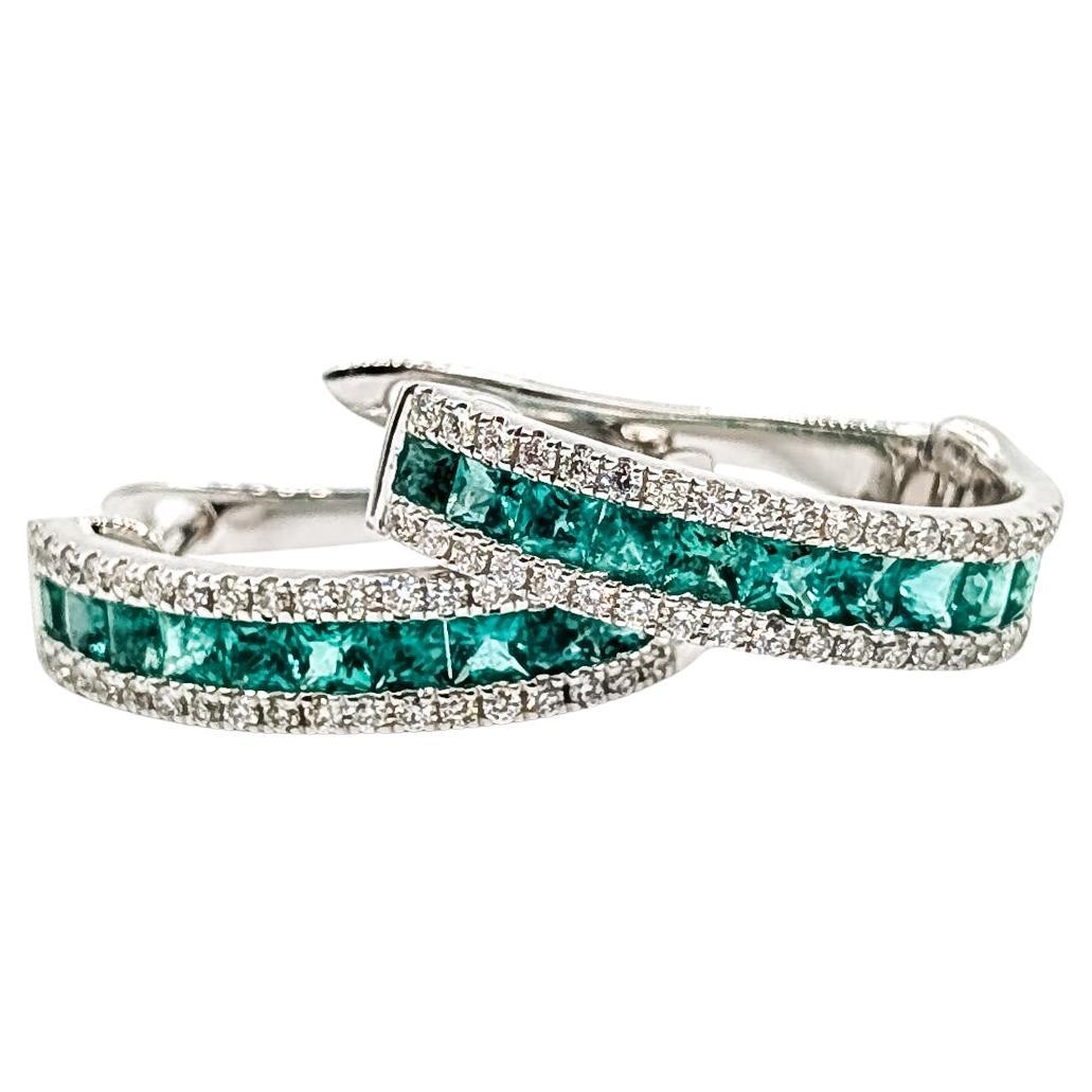 Orecchini con smeraldo e diamante a leva in 14 carati in vendita