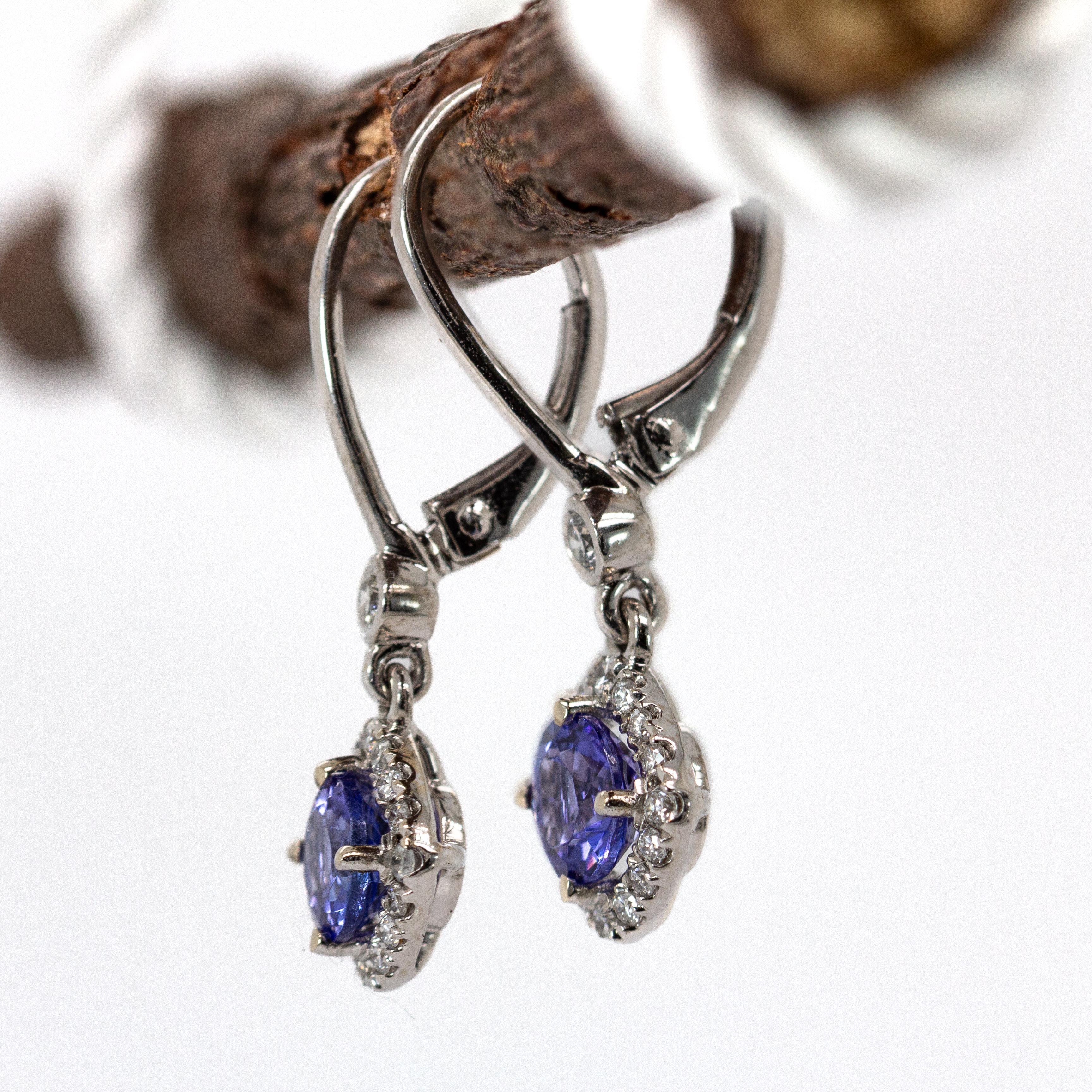 Lever Back Tanzanite Dangle Earrings w Natural Diamond Halo in 14K Gold  RD 5mm Neuf - En vente à Columbus, OH