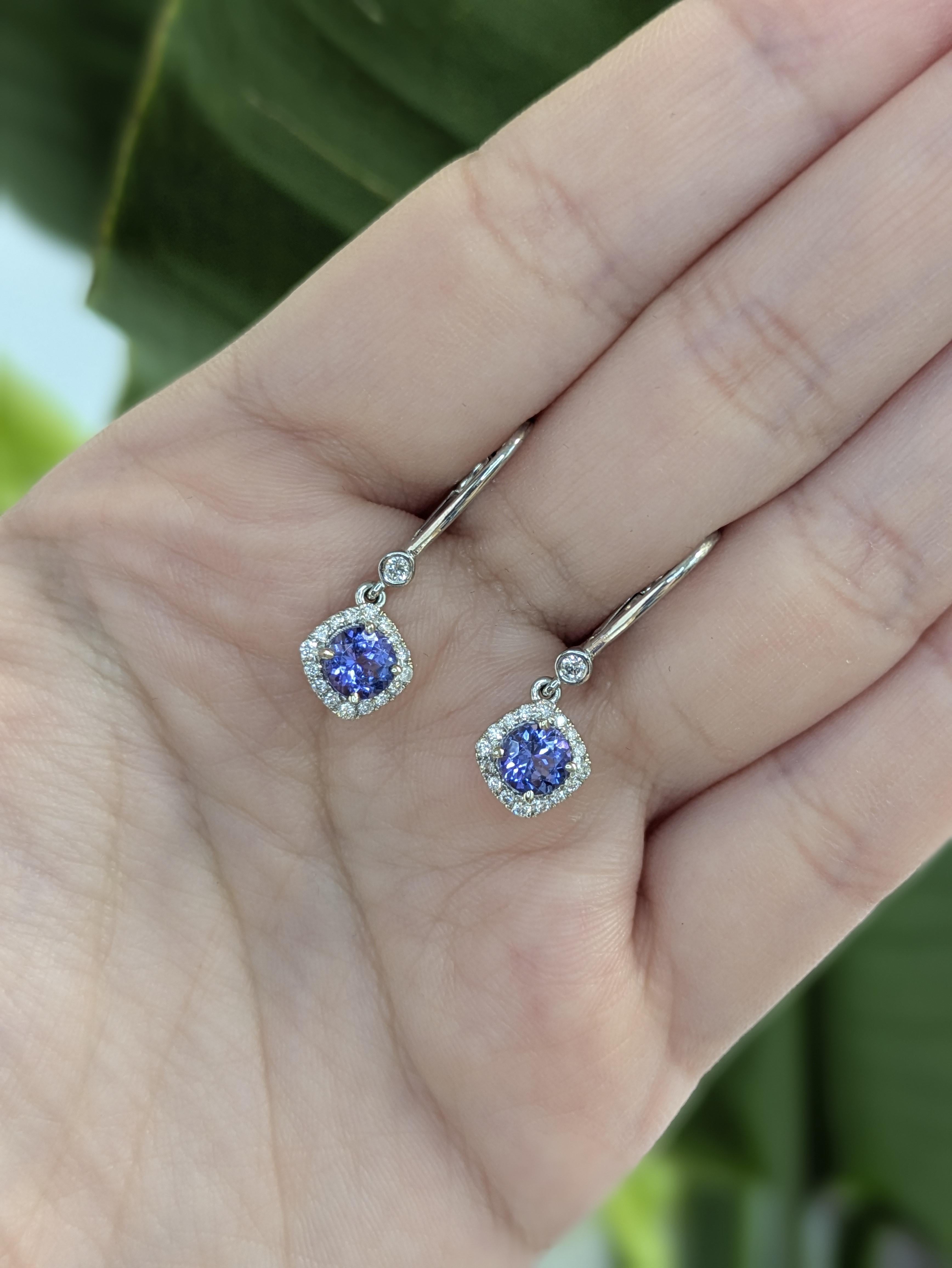 Lever Back Tanzanite Dangle Earrings w Natural Diamond Halo in 14K Gold  RD 5mm Pour femmes en vente