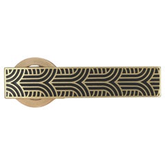 Lever handle in engraved brass – Aged gold finish with black resin inlay