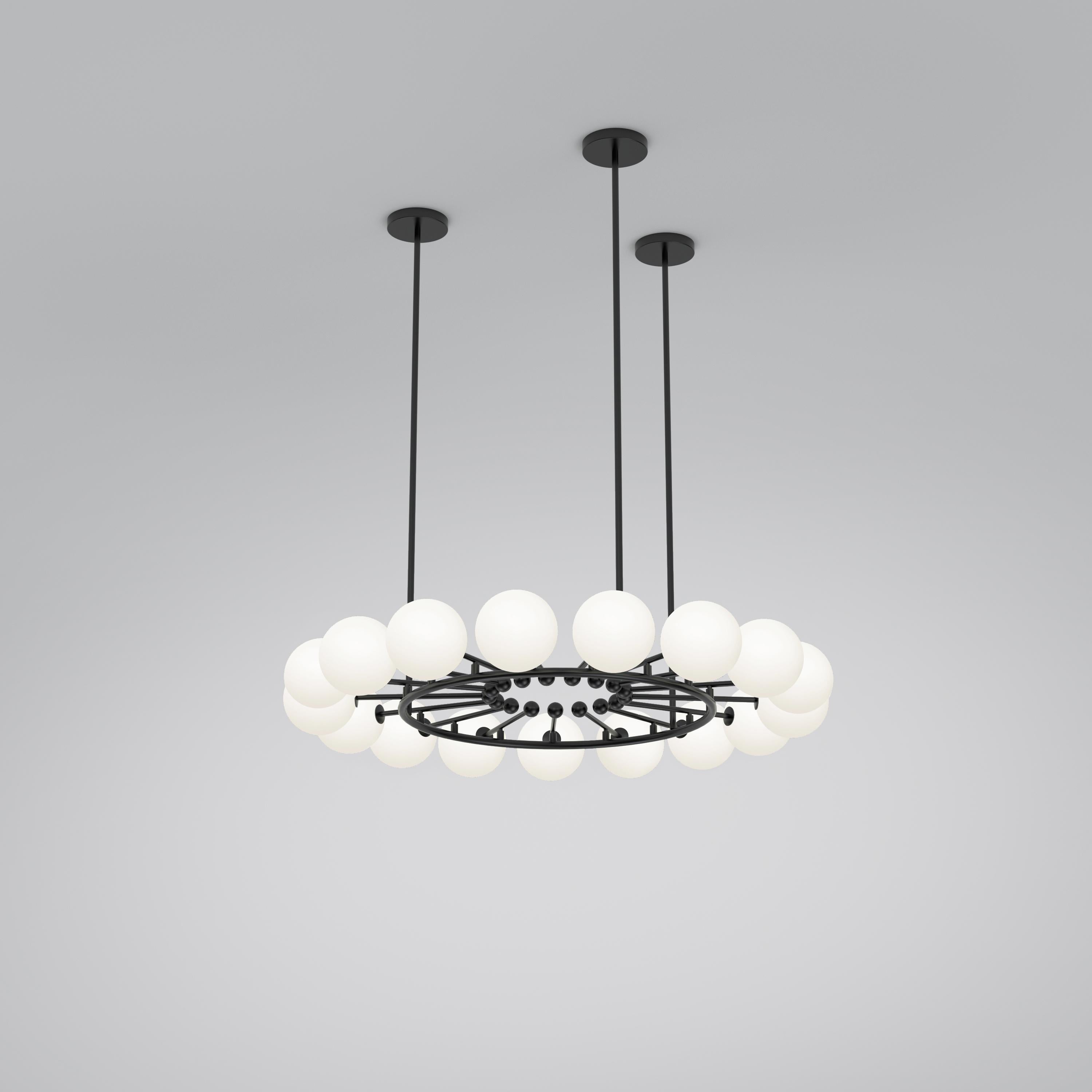 Lampada a sospensione arrotondata a leva di Atelier A Light
Dimensioni: D 108,5 x H 96,5 cm.
Materiali: Metallo verniciato a polvere, vetro bianco.

Disponibile in nero, ottone, nichel o a colori. Contattateci.

Tutte le nostre lampade possono