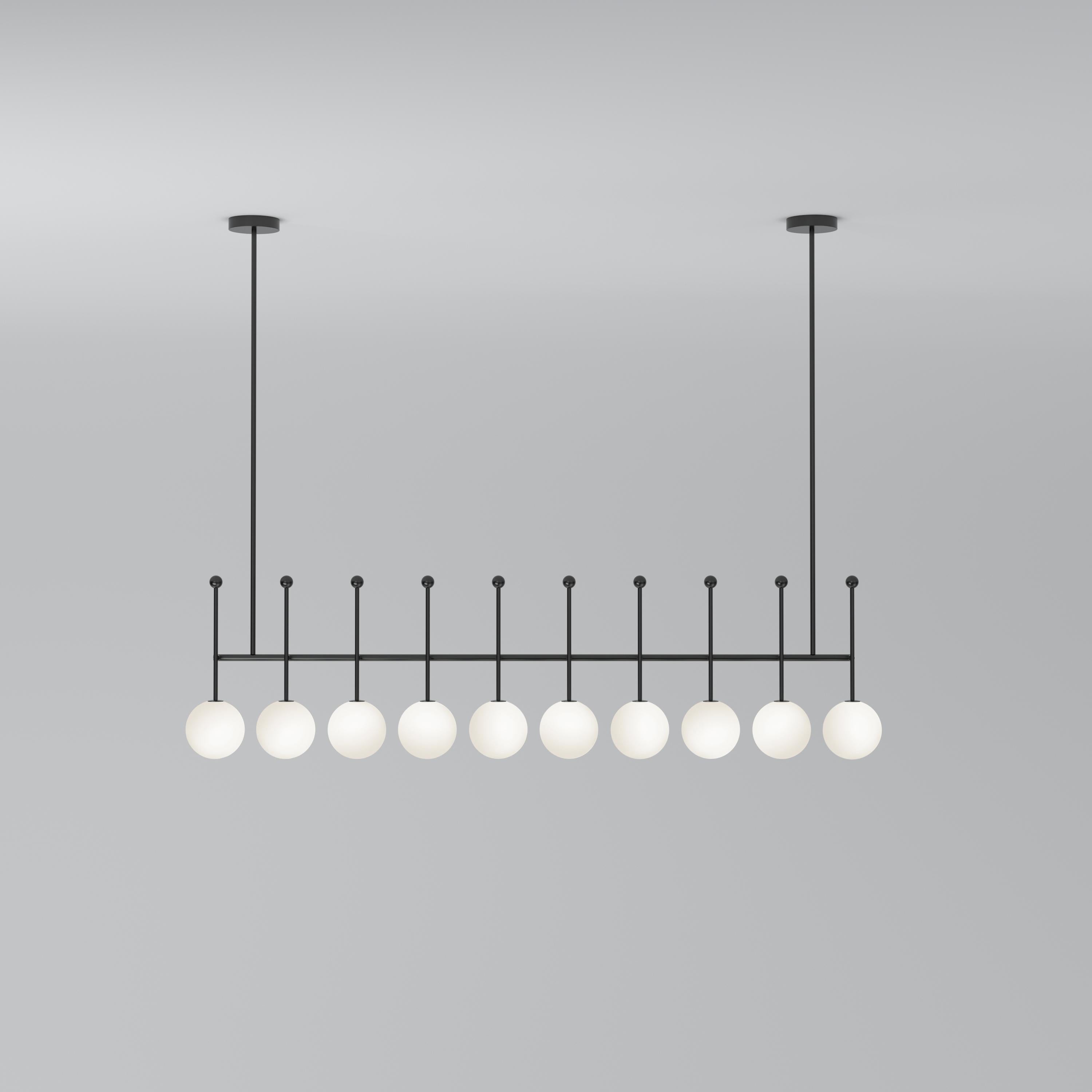 Lampada a sospensione diritta a leva di Atelier A Light
Dimensioni: P 13,5 x L 175,5 x H 119,5 cm.
Materiali: Metallo verniciato a polvere, vetro bianco.

Disponibile in nero, ottone, nichel o a colori. Contattateci.

Tutte le nostre lampade possono