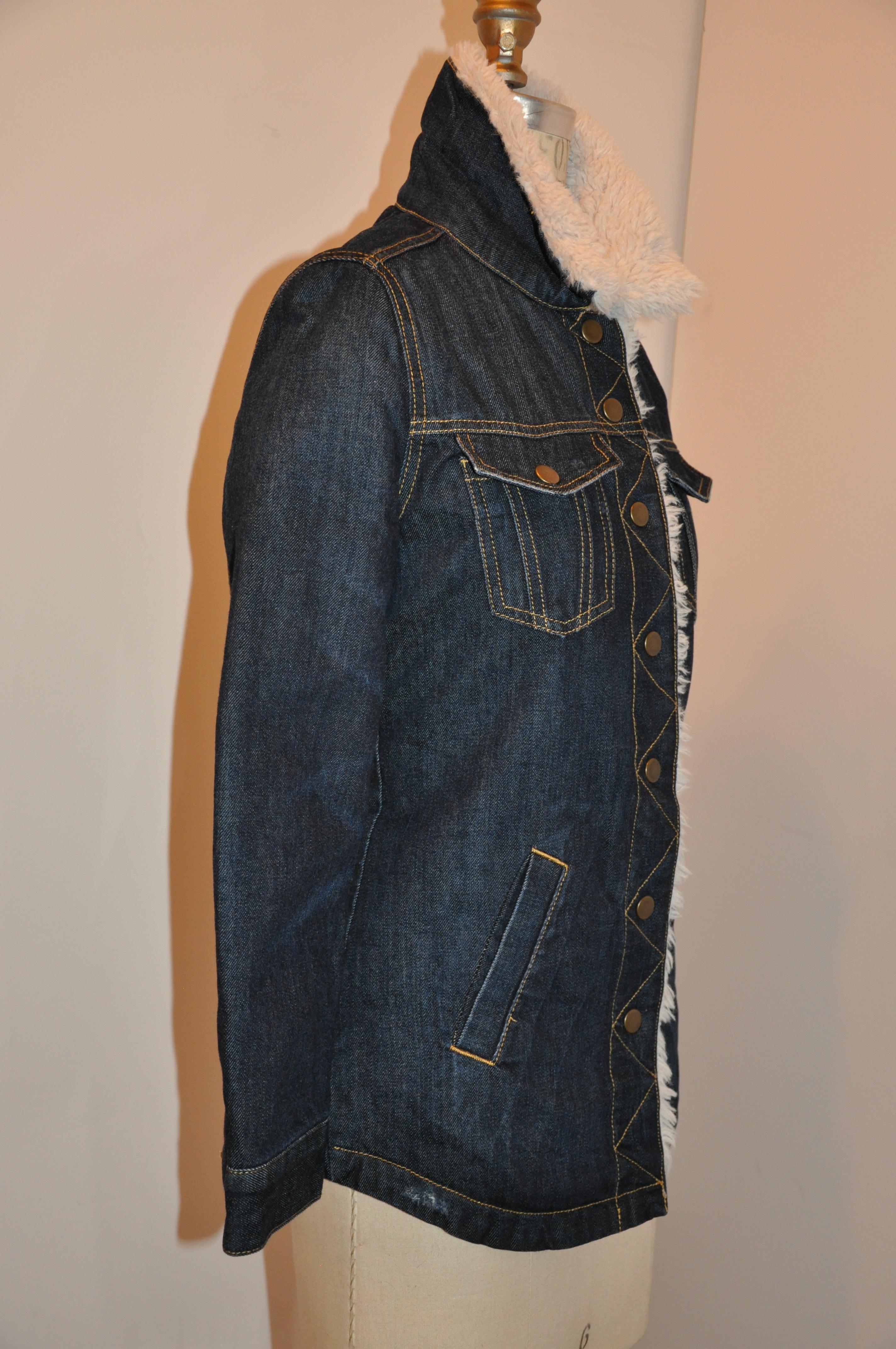 Levi Faux Fur-Lined Distress Navy Denim Snap-Front Collar Scallop Hemline Jacket For Sale 1