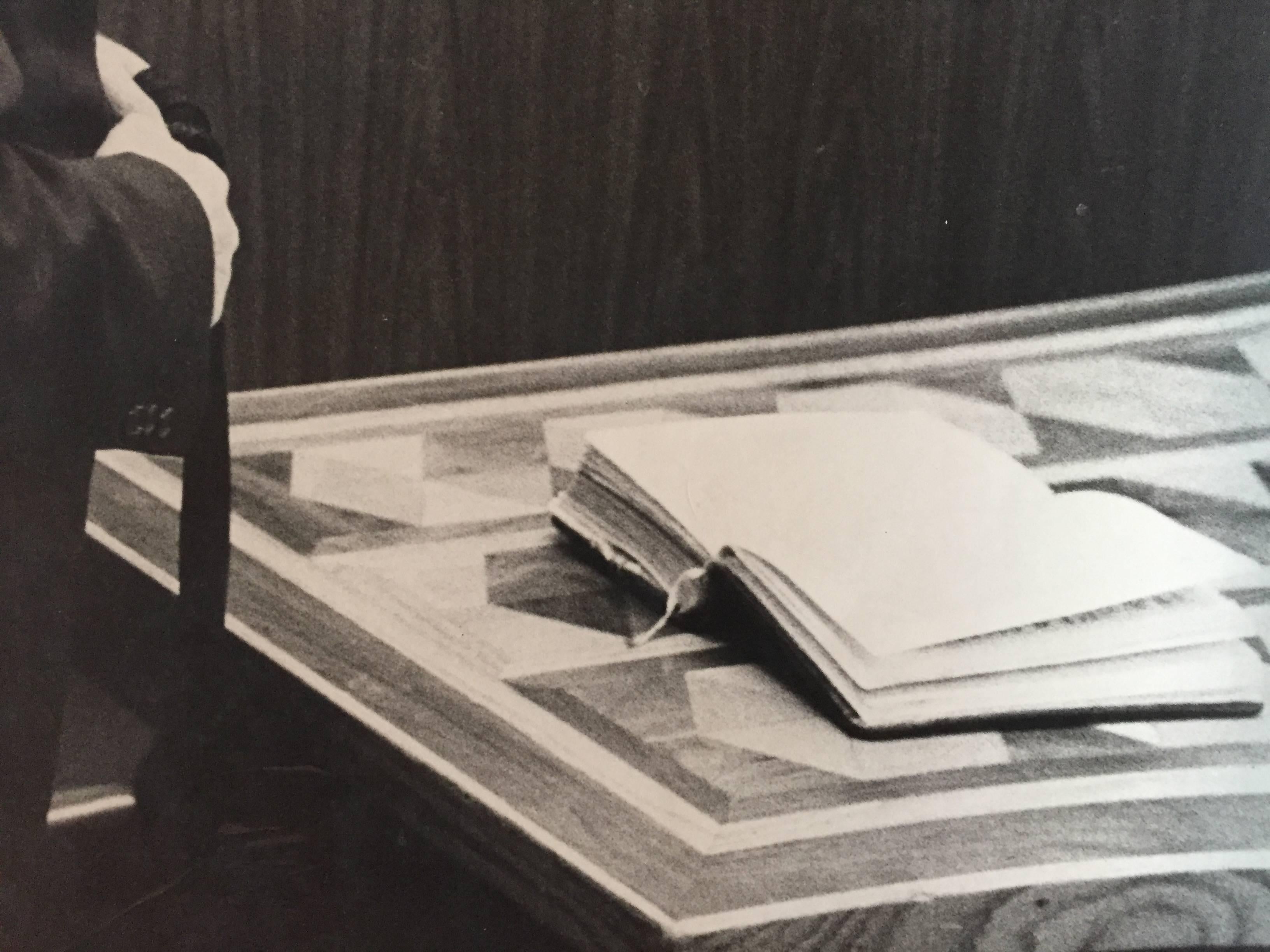 Seltenes Originalfoto aus dem Hof des Lubavitcher Rebbe 770 Chabad, Vintage (Amerikanische Moderne), Photograph, von Levi Yitzchak Freidin