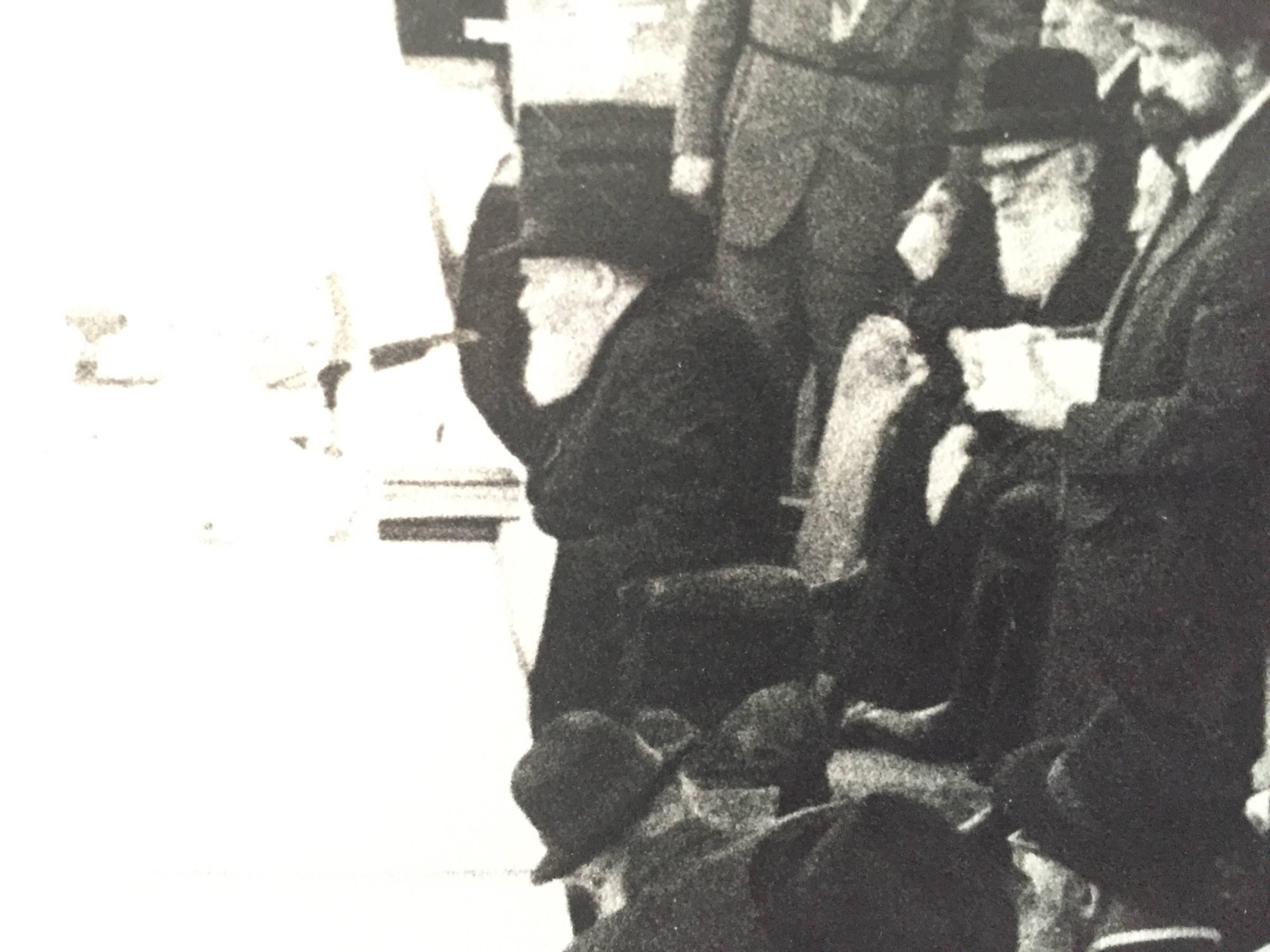 Seltenes Originalfoto aus dem Hof des Lubavitcher Rebbe 770 Chabad, Vintage (Moderne), Photograph, von Levi Yitzchak Freidin