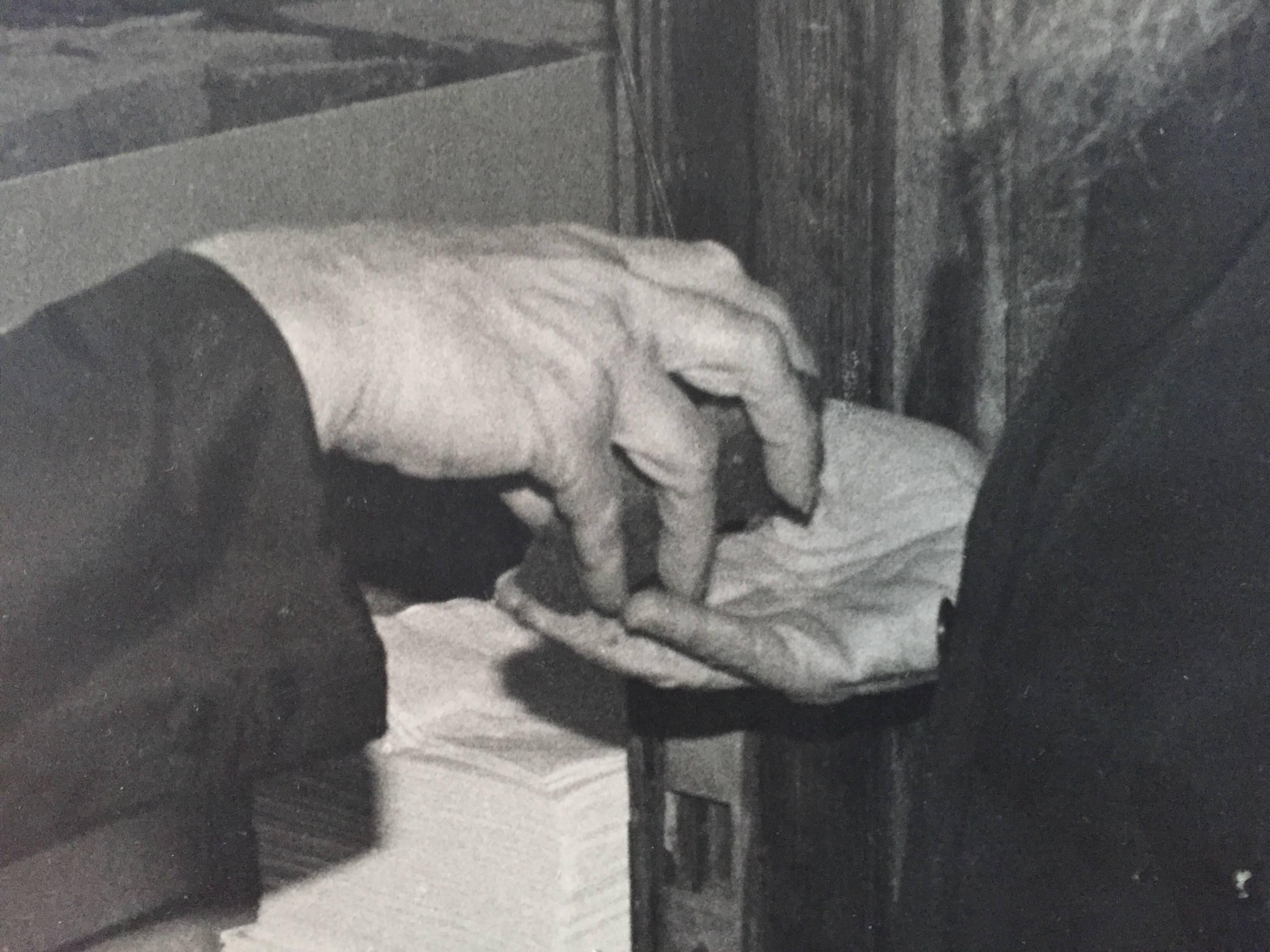 Seltenes Originalfoto aus dem Hof des Lubavitcher Rebbe 770 Chabad, Vintage (Naturalismus), Photograph, von Levi Yitzchak Freidin