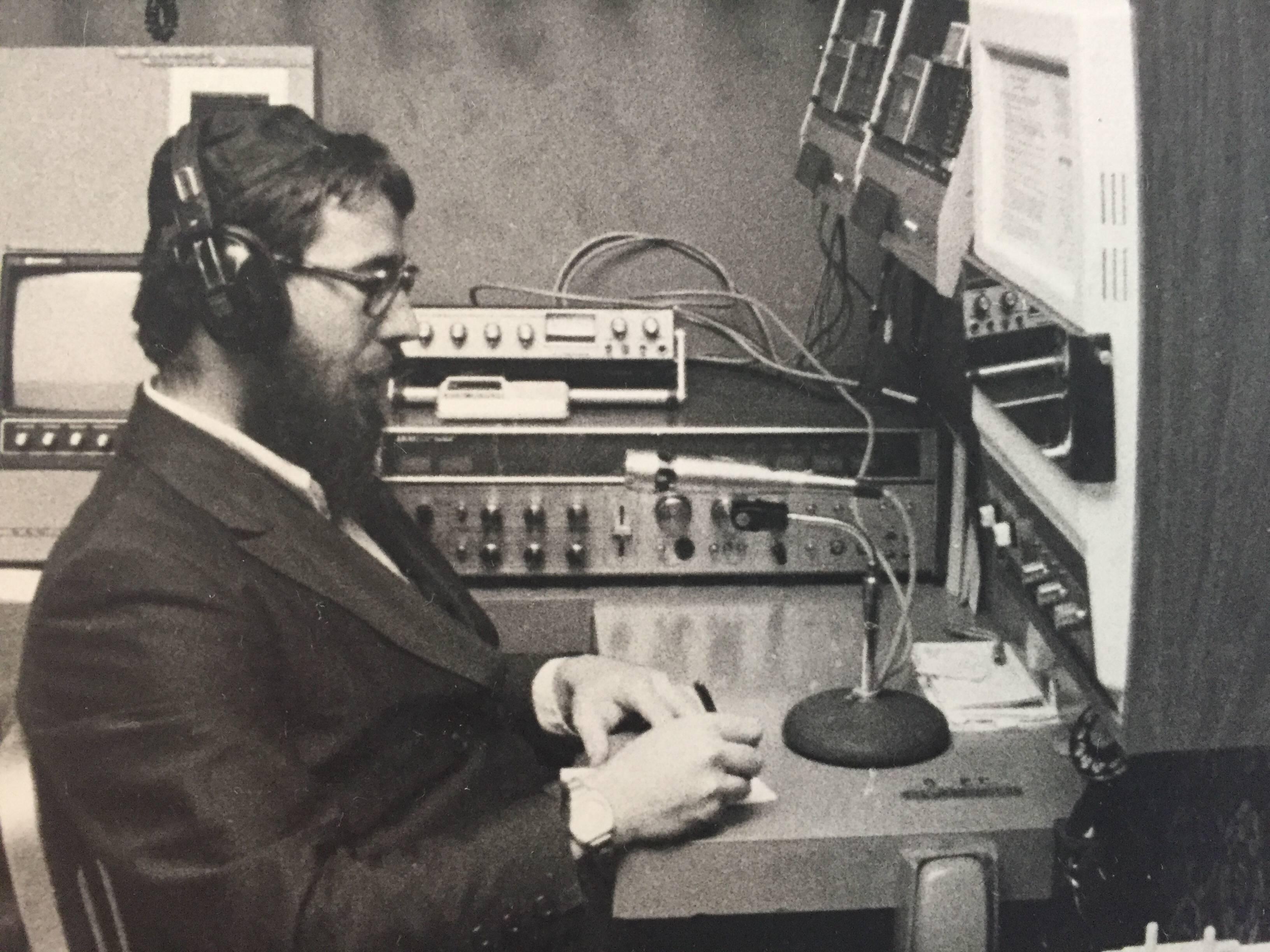 Rare Vintage Original Photo from the Court of The Lubavitcher Rebbe 770 Chabad - American Modern Photograph by Levi Yitzchak Freidin