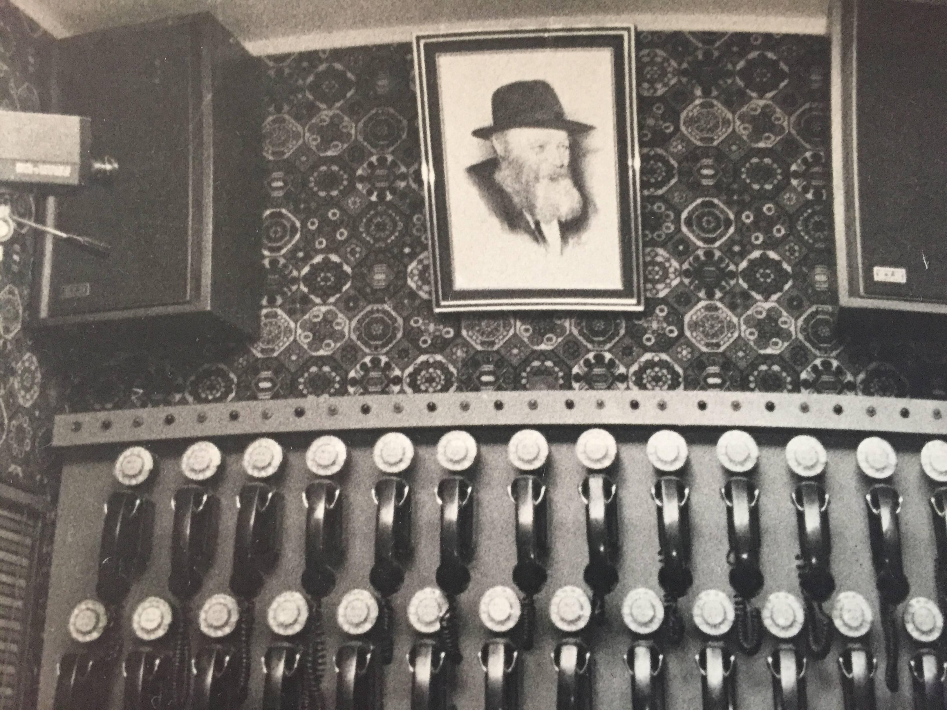 Rare Vintage Original Photo from the Court of The Lubavitcher Rebbe 770 Chabad - Gray Black and White Photograph by Levi Yitzchak Freidin