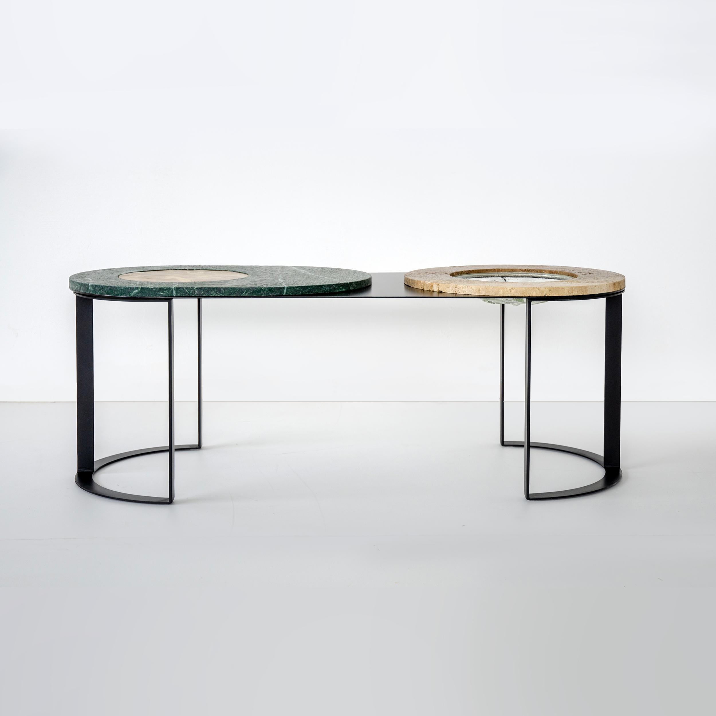 Postmoderne Petite table Levia Signa par Atlas Project en vente