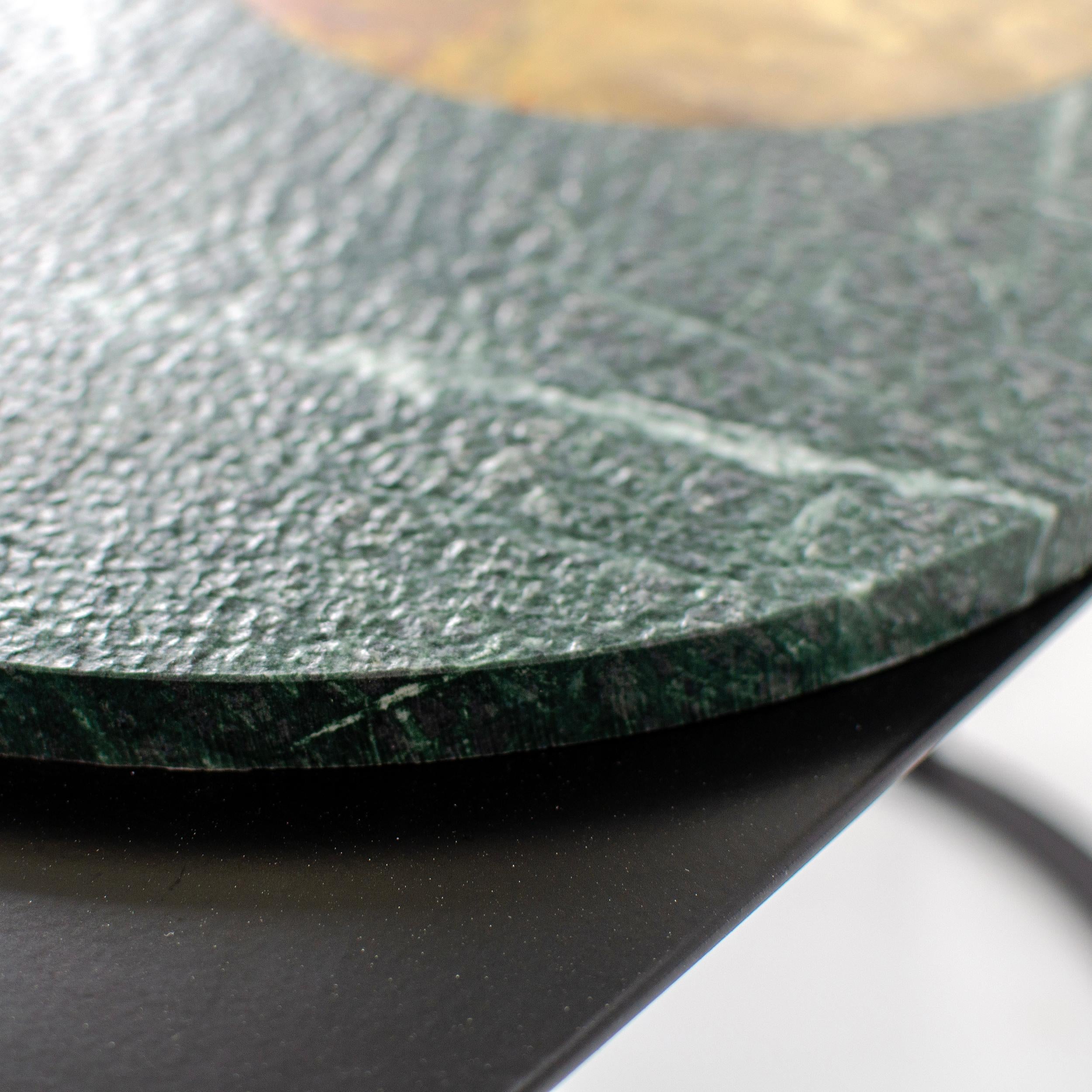 Periodo contemporaneo Levia Signa Small Table by Atlasproject Travertino and Green Guatemala Marble in vendita