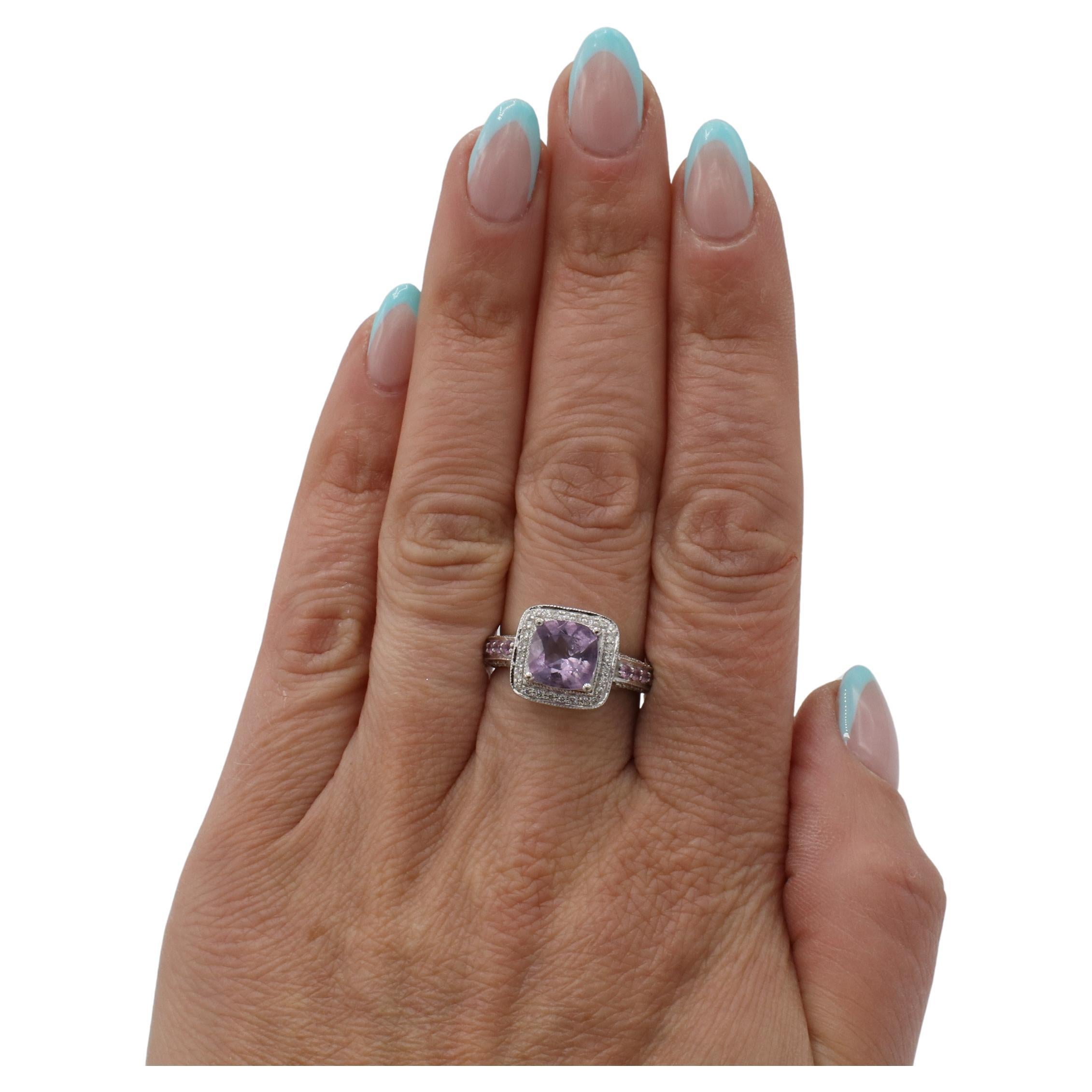 Levian 14 Karat Weißgold Natürlicher Diamant & Amethyst Saphir Cocktail Ring (Rundschliff) im Angebot