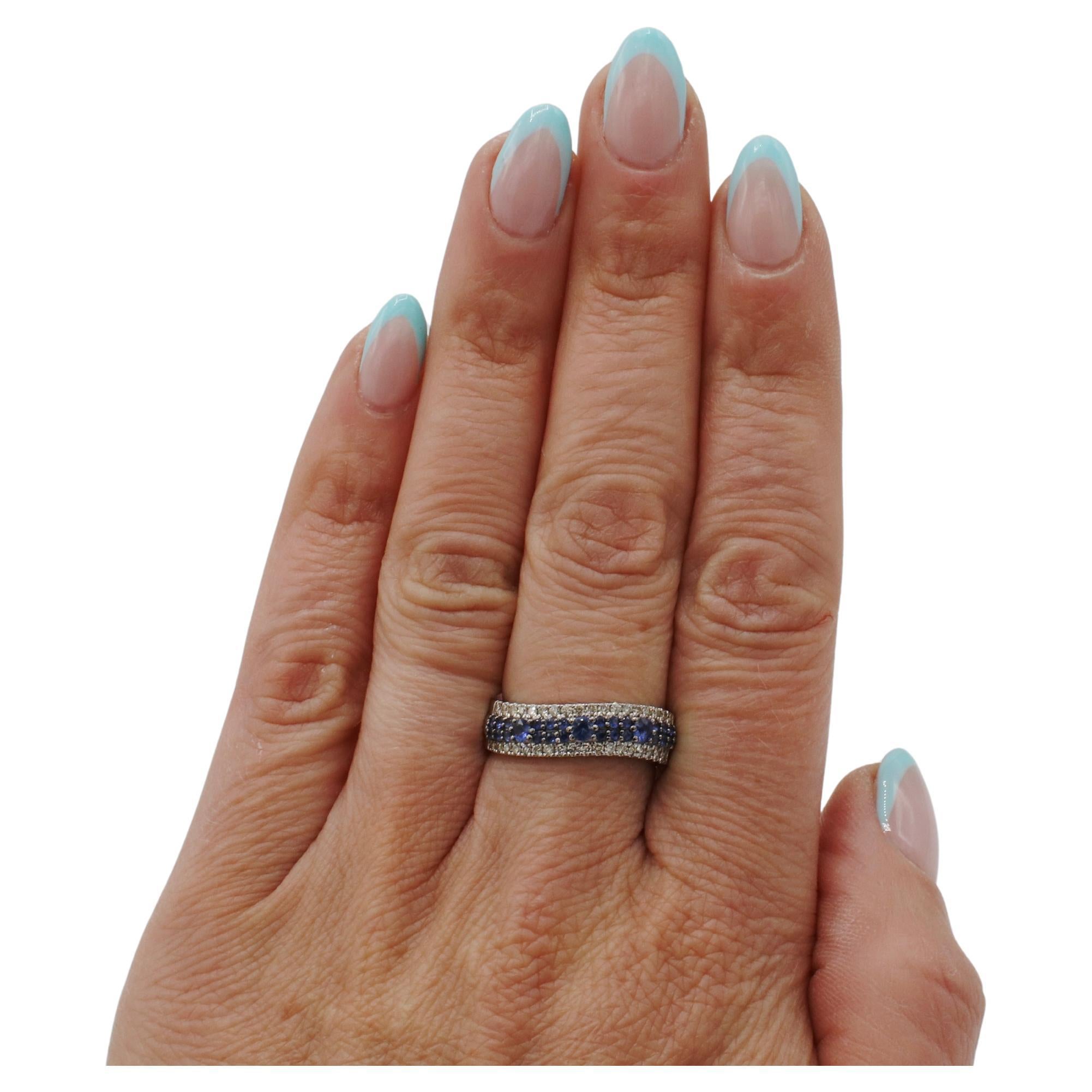 Levian 14 Karat Weißgold Natürlicher Diamant & Blauer Saphir Wave Band Ring
Metall: 14k Weißgold
Gewicht: 4,80 Gramm
Diamanten: Ca. 0.25 CTW runde H-I SI Naturdiamanten
Größe: 7 (US)
Breite: 2,5 - 6 mm
Unterschrieben: LEVIAN 14K
ATD F35000772