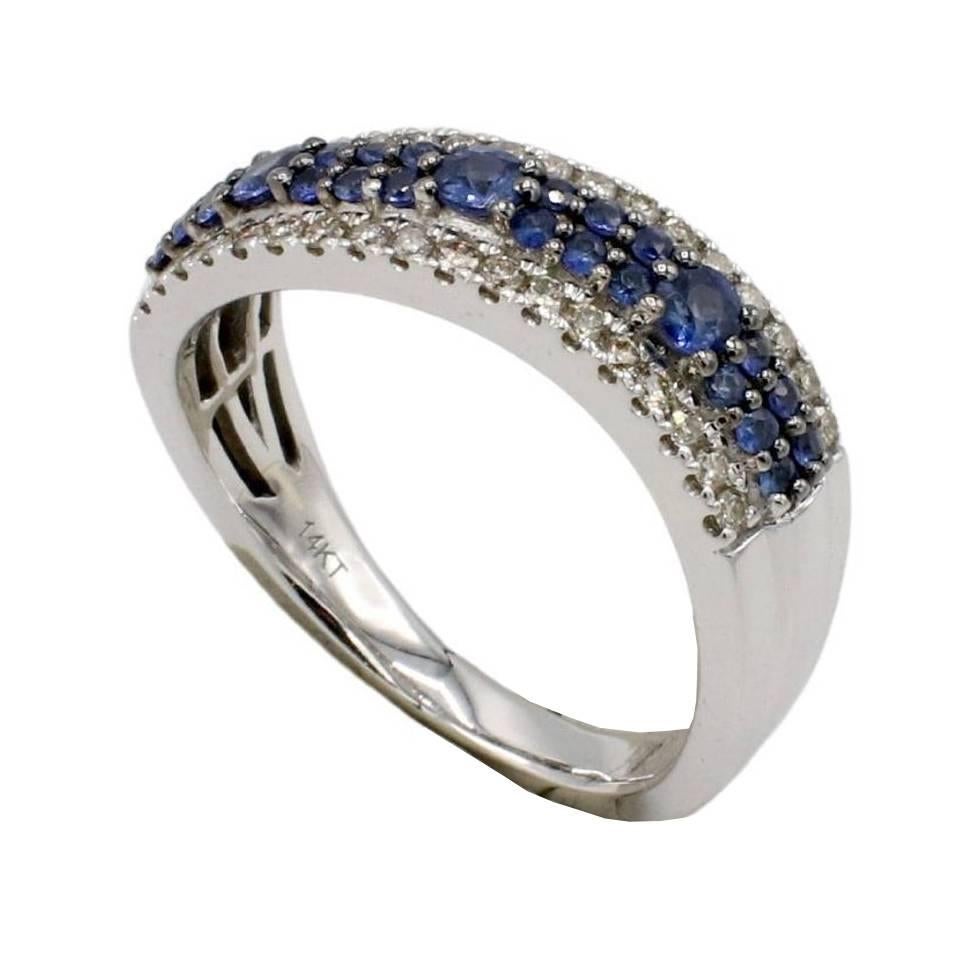 Levian 14 Karat Weißgold Natürlicher Diamant & Blauer Saphir Wave Band Ring im Zustand „Hervorragend“ im Angebot in  Baltimore, MD