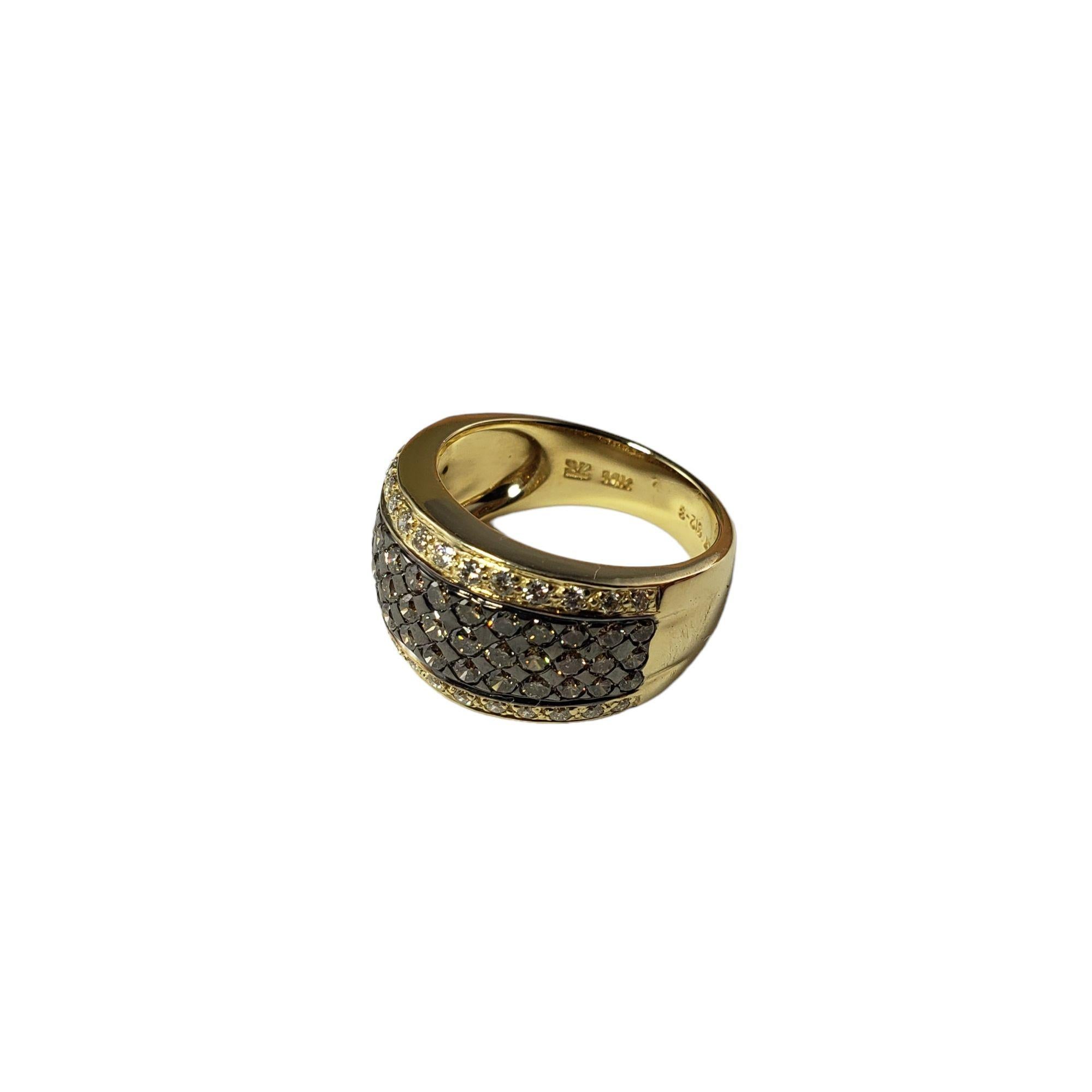 LeVian 14 Karat Yellow Gold Chocolate and White Diamond Band Size 7-

This sparkling ring features 45 round brown diamonds and 105 white diamonds set in beautifully detailed 14K yellow gold. Width: 12 mm.
Shank: 5 mm.

Approximate total diamond