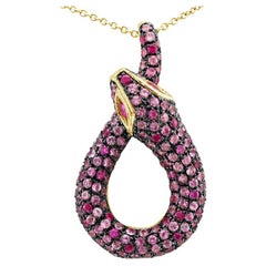 LeVian, magnifique et joli collier pendentif serpent en or rose 14 carats et saphir rose