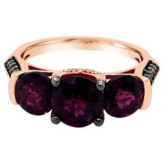 LeVian Anillo clásico de oro rosa de 14 quilates con granate rodolita redondo y diamante marrón chocolate