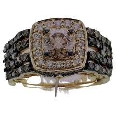 Le Vian, in oro rosa 14K, ha un anello nuziale rotondo con diamante marrone e cioccolato.