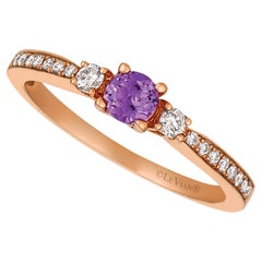 Le Vian Oro rosa de 14 quilates Anillo redondo de tres piedras con amatista púrpura y diamantes