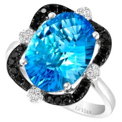 Belle bague élégante et fantaisie LeVian en or blanc 14 carats avec topaze bleue et diamants noirs ronds