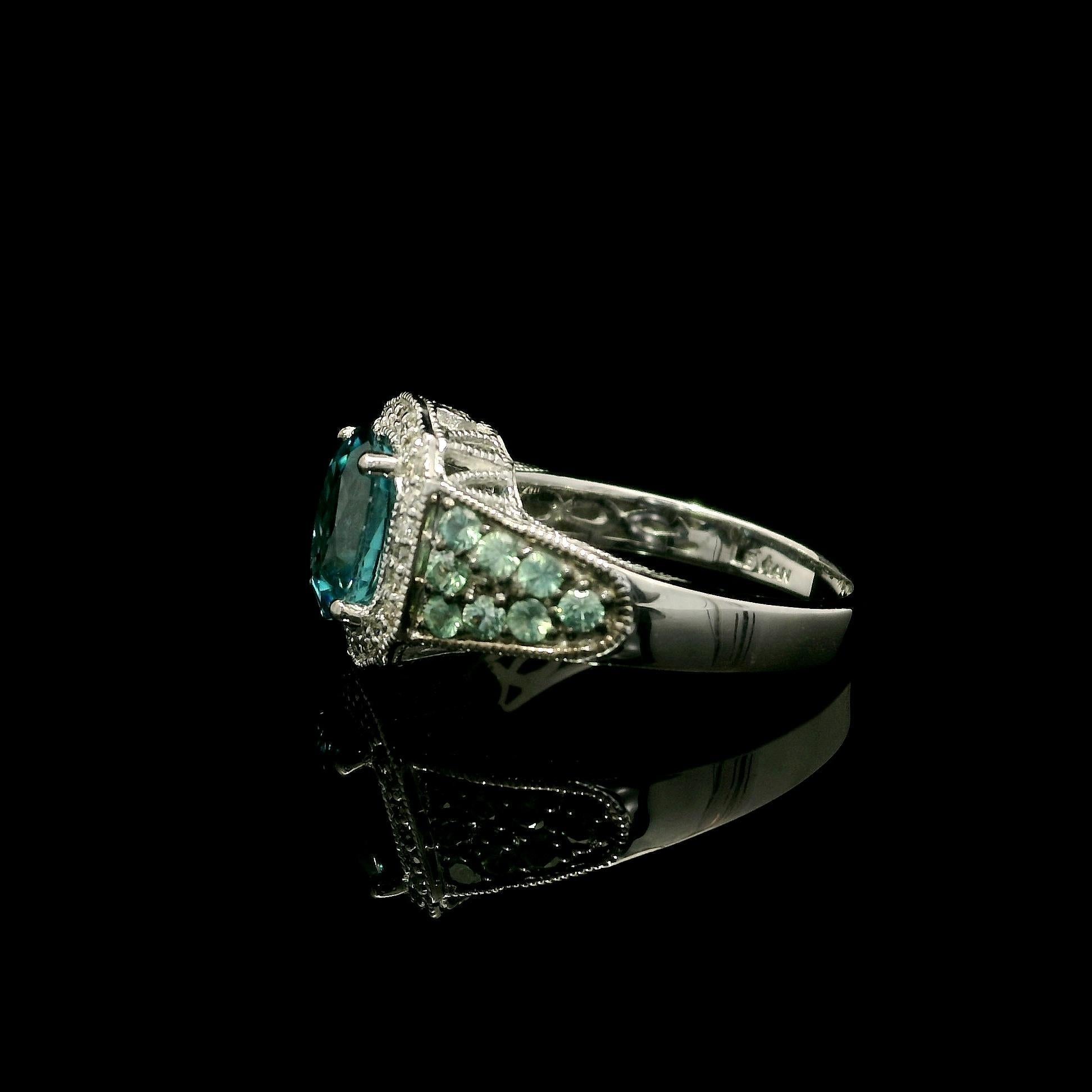 LeVian 14k White Gold Blue Zircon Diamond Halo Pave Green Alexandrite Ring (Ovalschliff) im Angebot