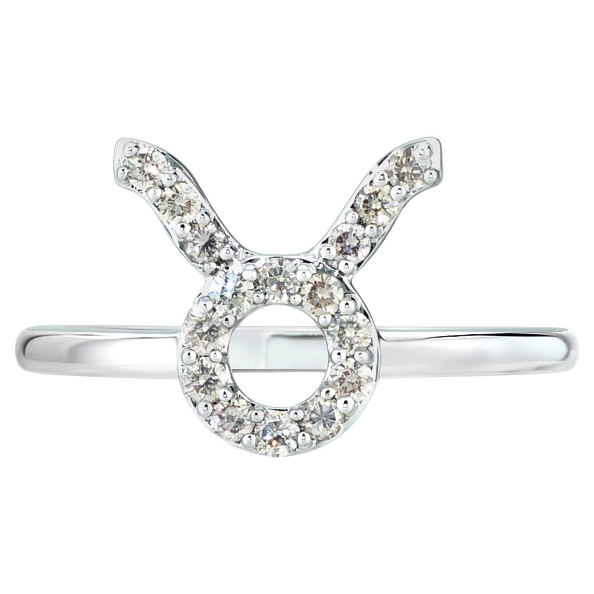 Le Vian Bague à la mode signe du zodiaque Taurus en or blanc 14 carats et  diamant champagne En vente sur 1stDibs