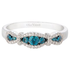 LeVian: 14 Karat Weißgold-Cocktailring mit runden blauen Diamanten, klassisch und elegant