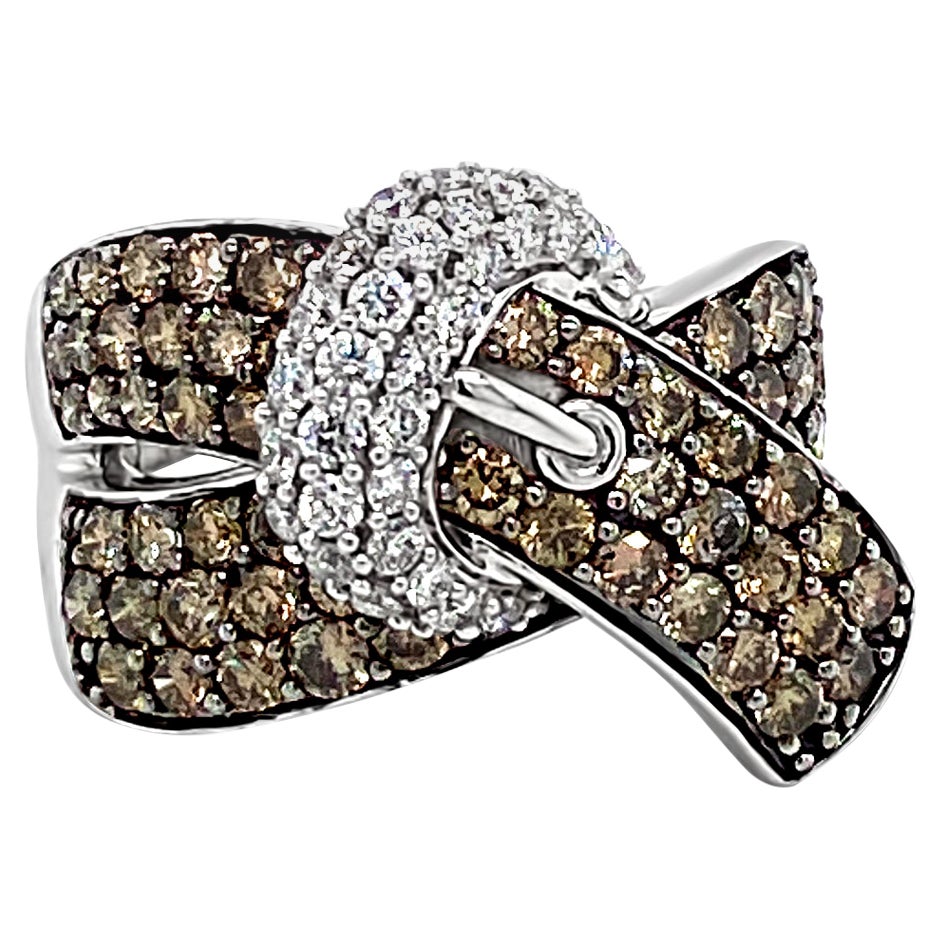 Anello LeVian con fibbia da cocktail in oro bianco 14K con diamanti tondi marrone cioccolato a grappolo