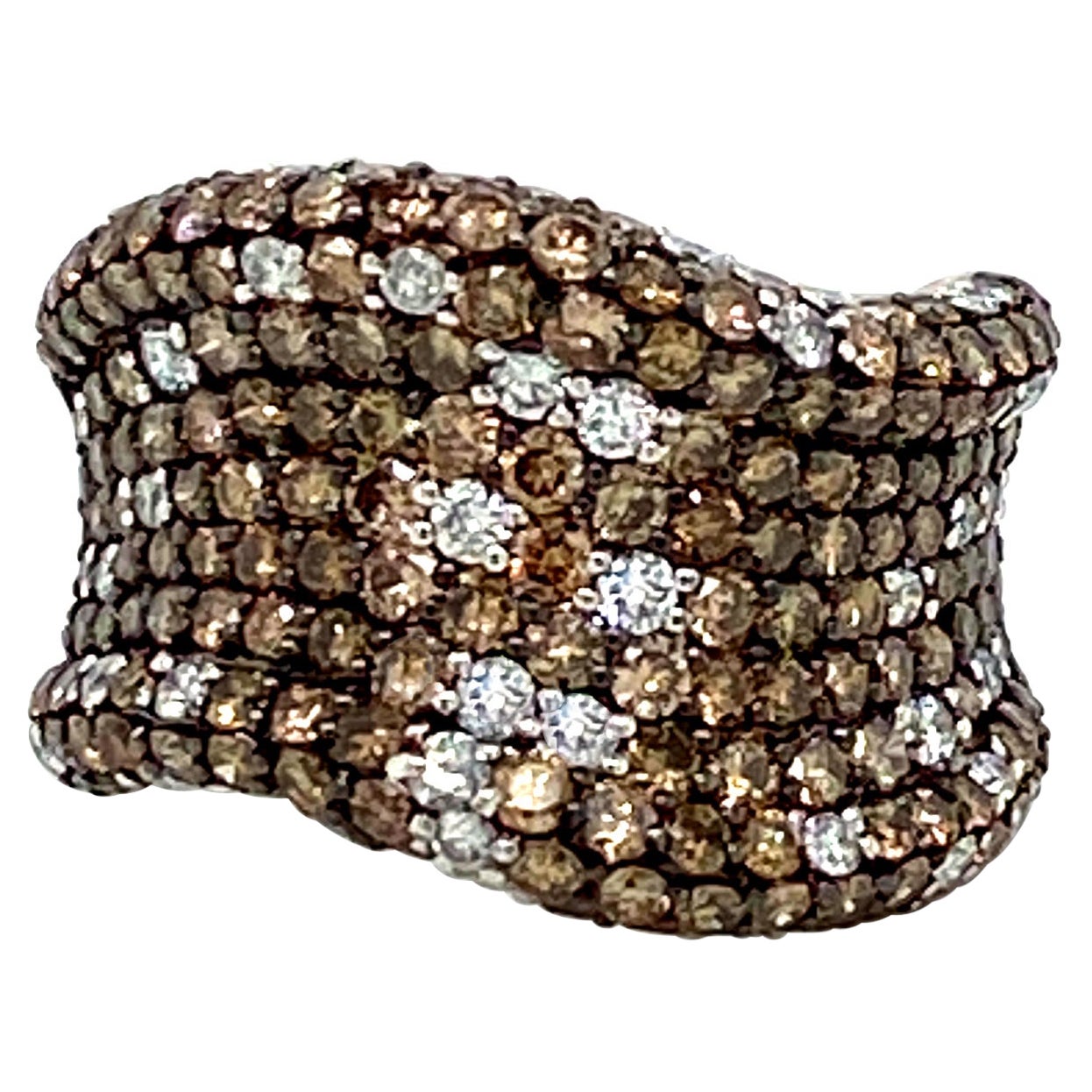 Anello LeVian in oro bianco 14K con diamante rotondo marrone e cioccolato, nuovo anello da cocktail a più file in vendita