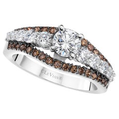 Anello nuziale LeVian in oro bianco 14K con diamante rotondo marrone e cioccolato