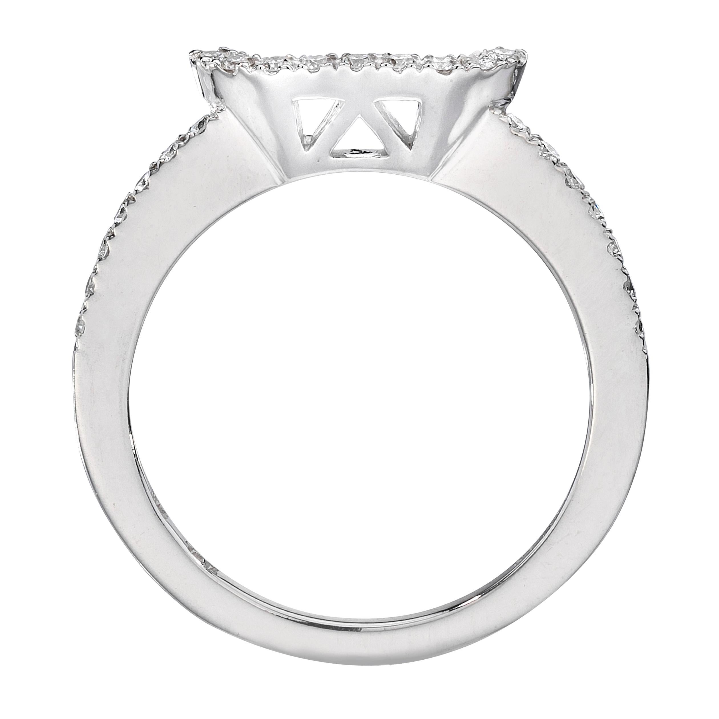 Magnifique alliance de mariage classique LeVian en or blanc 14 carats avec diamants ronds en vente