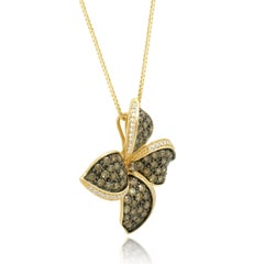 Collana LeVian con ciondolo a forma di fiore in oro giallo 14K con diamanti color cioccolato e bianchi, 20,0"