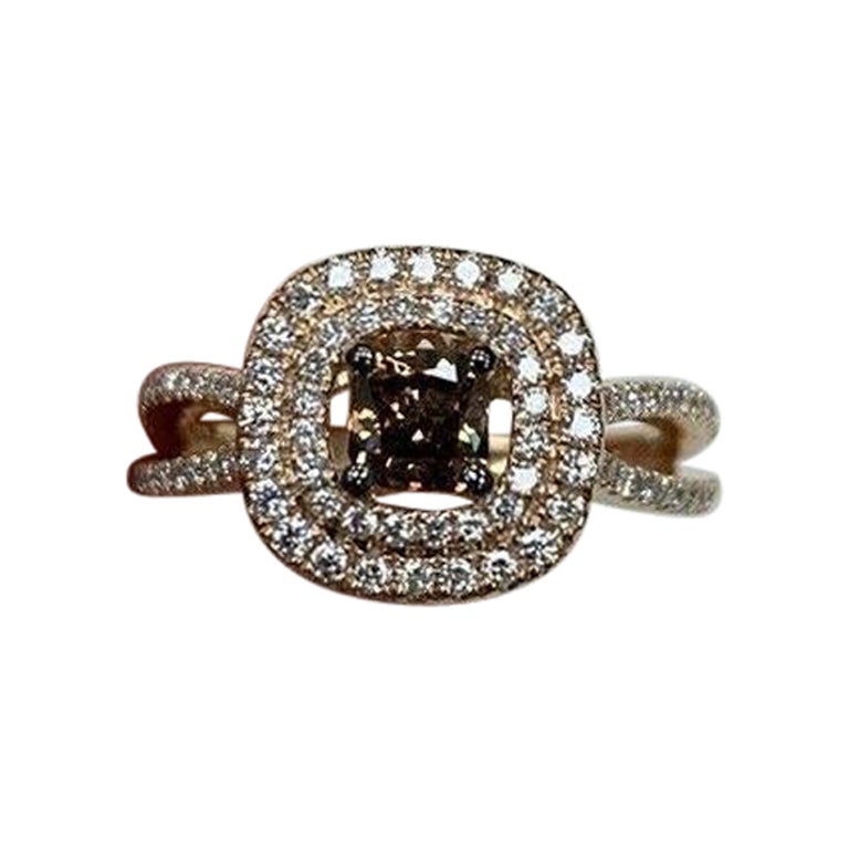 Anello LeVian in oro giallo 14K con diamante rotondo marrone cioccolato e anello nuziale aureolato