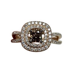 Anello LeVian in oro giallo 14K con diamante rotondo marrone cioccolato e anello nuziale aureolato