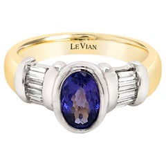 Anello di classe LeVian in oro bicolore blu viola ovale con tanzanite e diamante a baguette