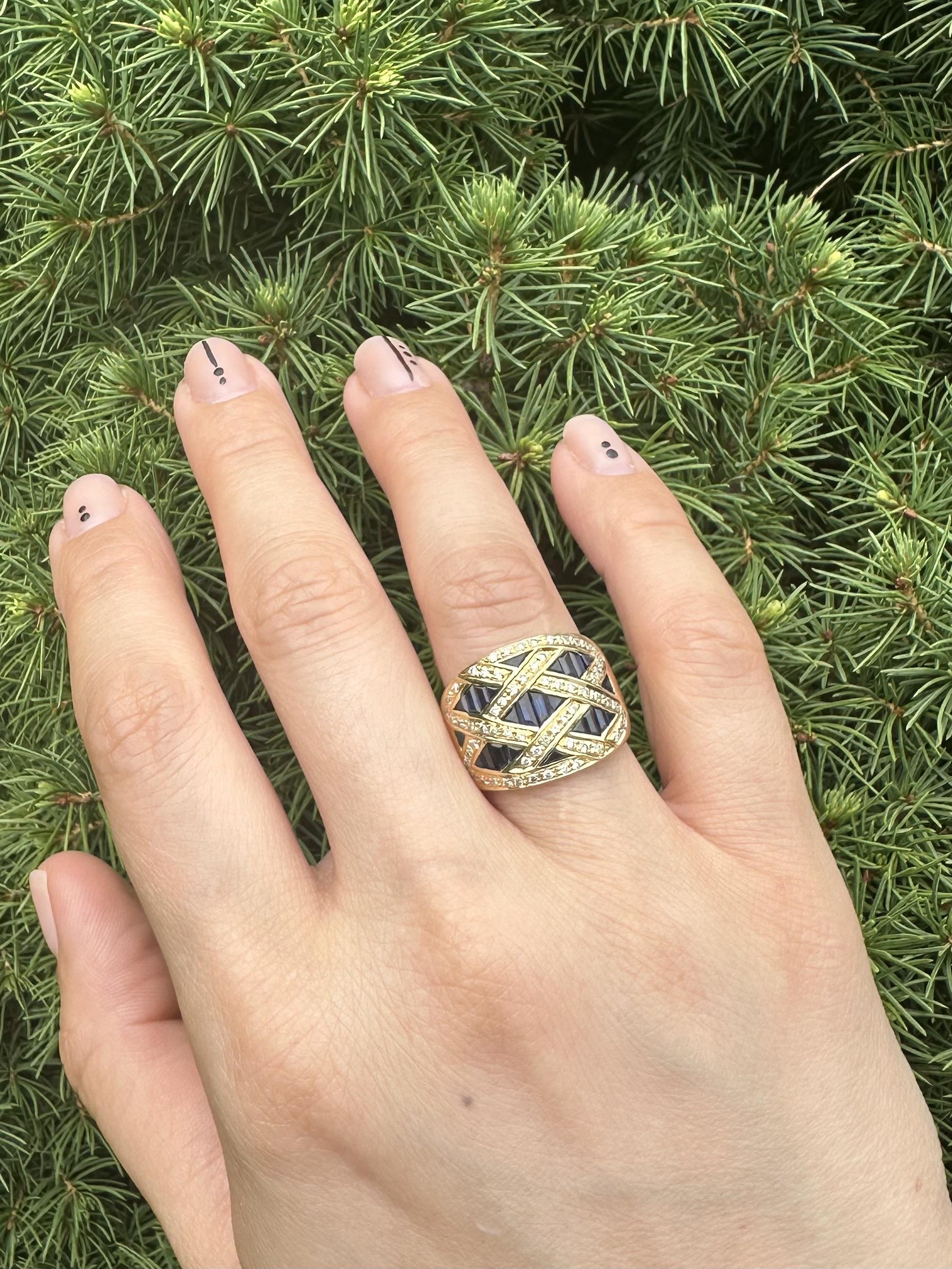 Anello Levian in oro giallo 18 carati con zaffiro e diamanti a reticolo e fascia larga a sigaro in vendita 5