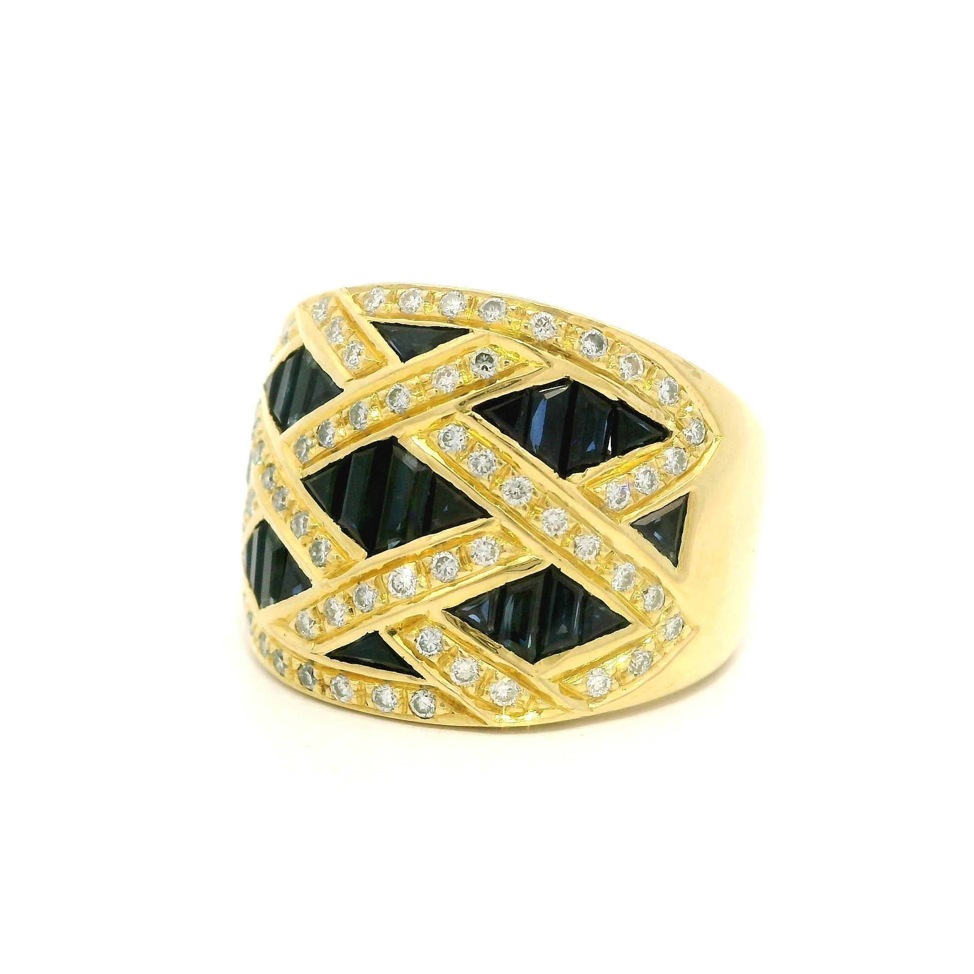 Anello Levian in oro giallo 18 carati con zaffiro e diamanti a reticolo e fascia larga a sigaro In condizioni ottime in vendita a Montclair, NJ