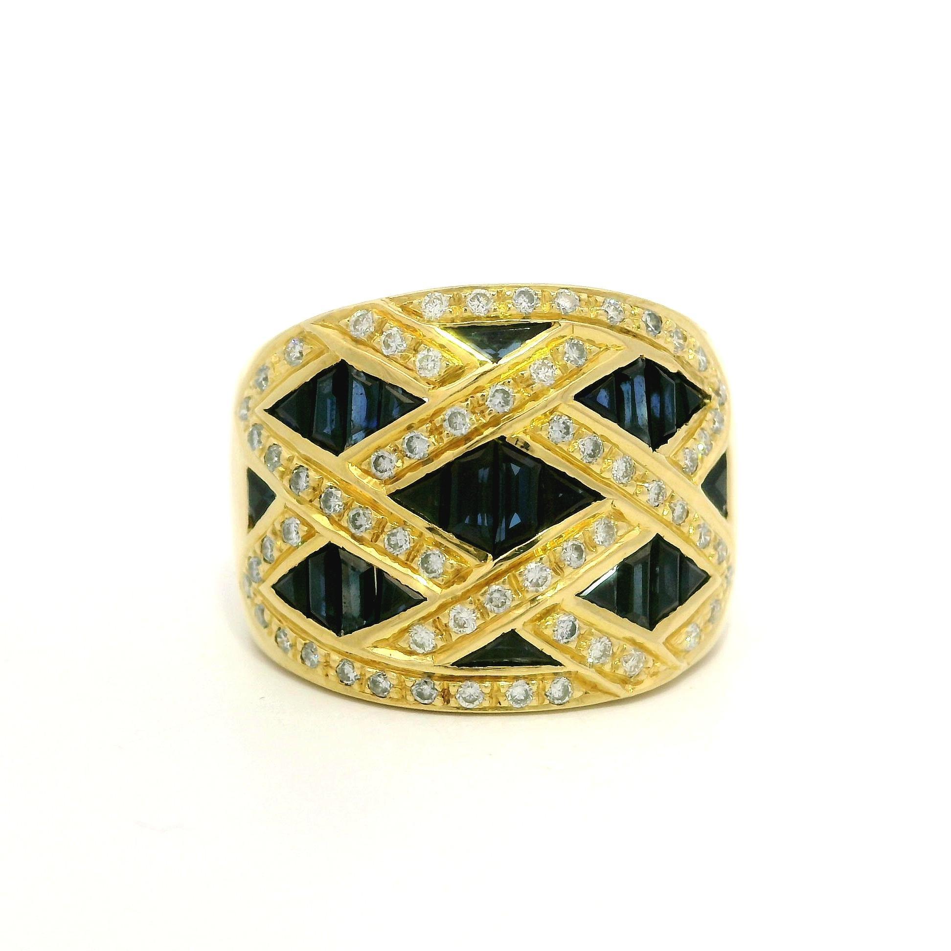 Anello Levian in oro giallo 18 carati con zaffiro e diamanti a reticolo e fascia larga a sigaro in vendita 4