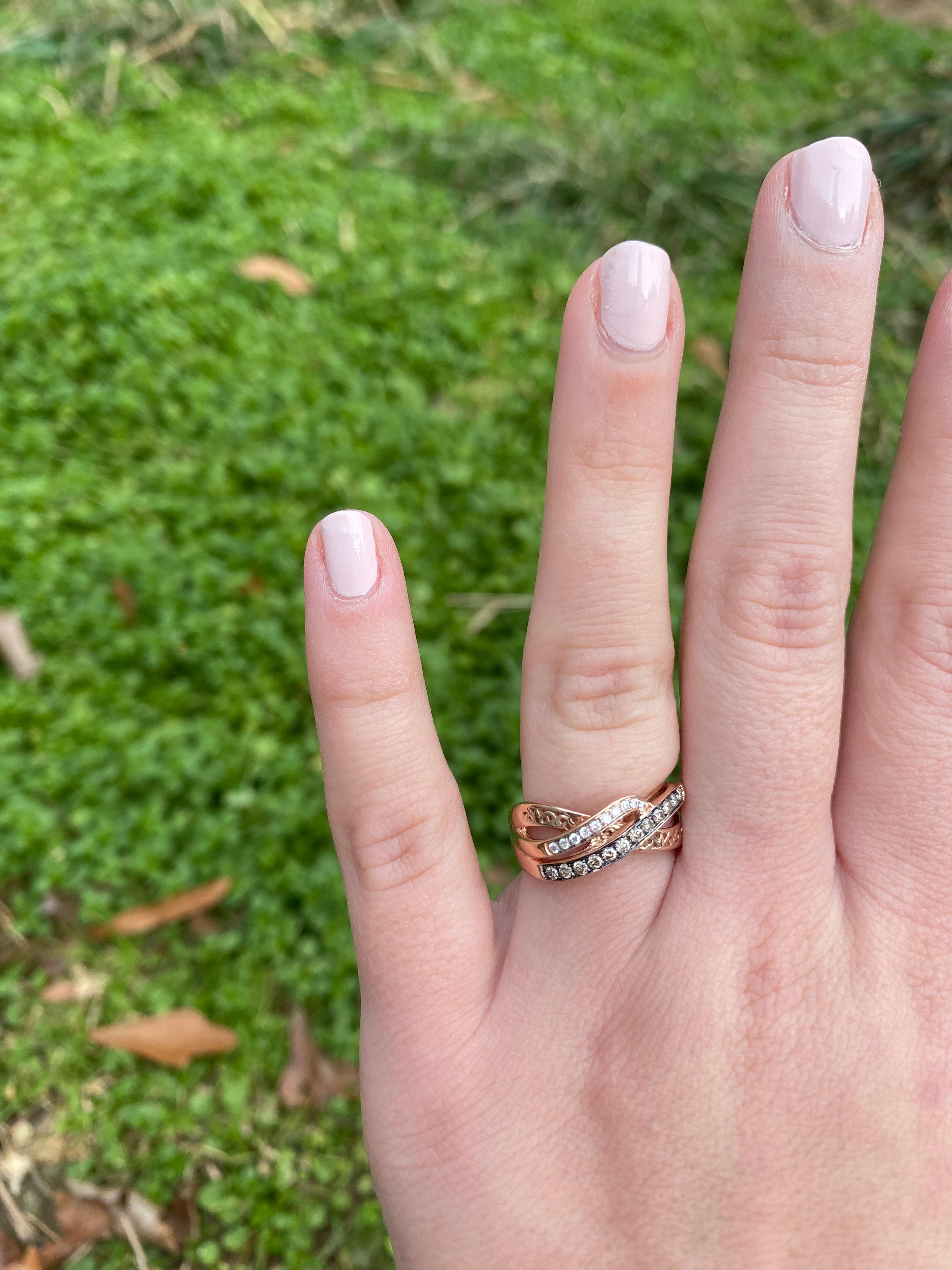 LeVian .23ctw Diamond Twisted Band Ring, 14k Rose Gold, Taille 6.75 en vente 3