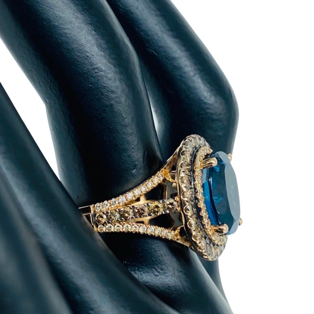 LeVian Ring aus 14 Karat Gold mit 4,87 Karat tiefseeblauem Topas und Diamanten im Zustand „Hervorragend“ im Angebot in Miami, FL