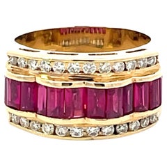 Levian Bague à large anneau en or jaune 18 carats avec rubis baguette et diamants