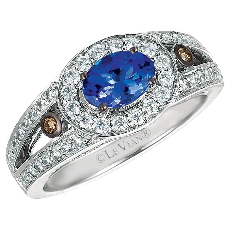 Ring aus 14 Karat Weißgold mit blauem Tansanit und Diamanten von Le Vian