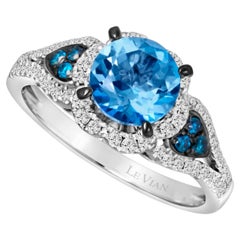 Ring aus 14 Karat Weißgold mit blauem Topas und Diamanten von Le Vian