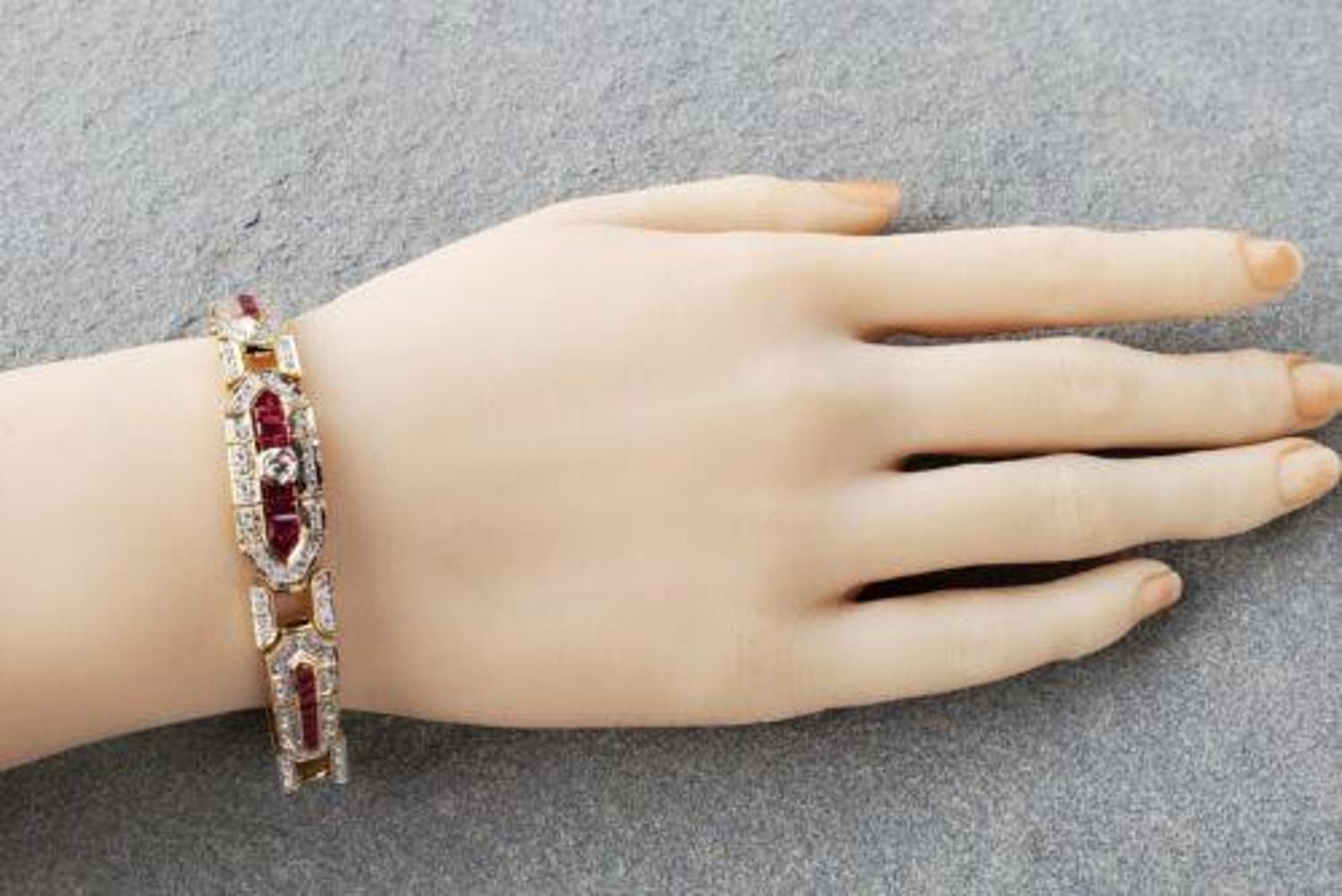 Levian Bracelet de style Art déco en or jaune 18 carats avec diamants et rubis baguettes Excellent état - En vente à Northbrook, IL