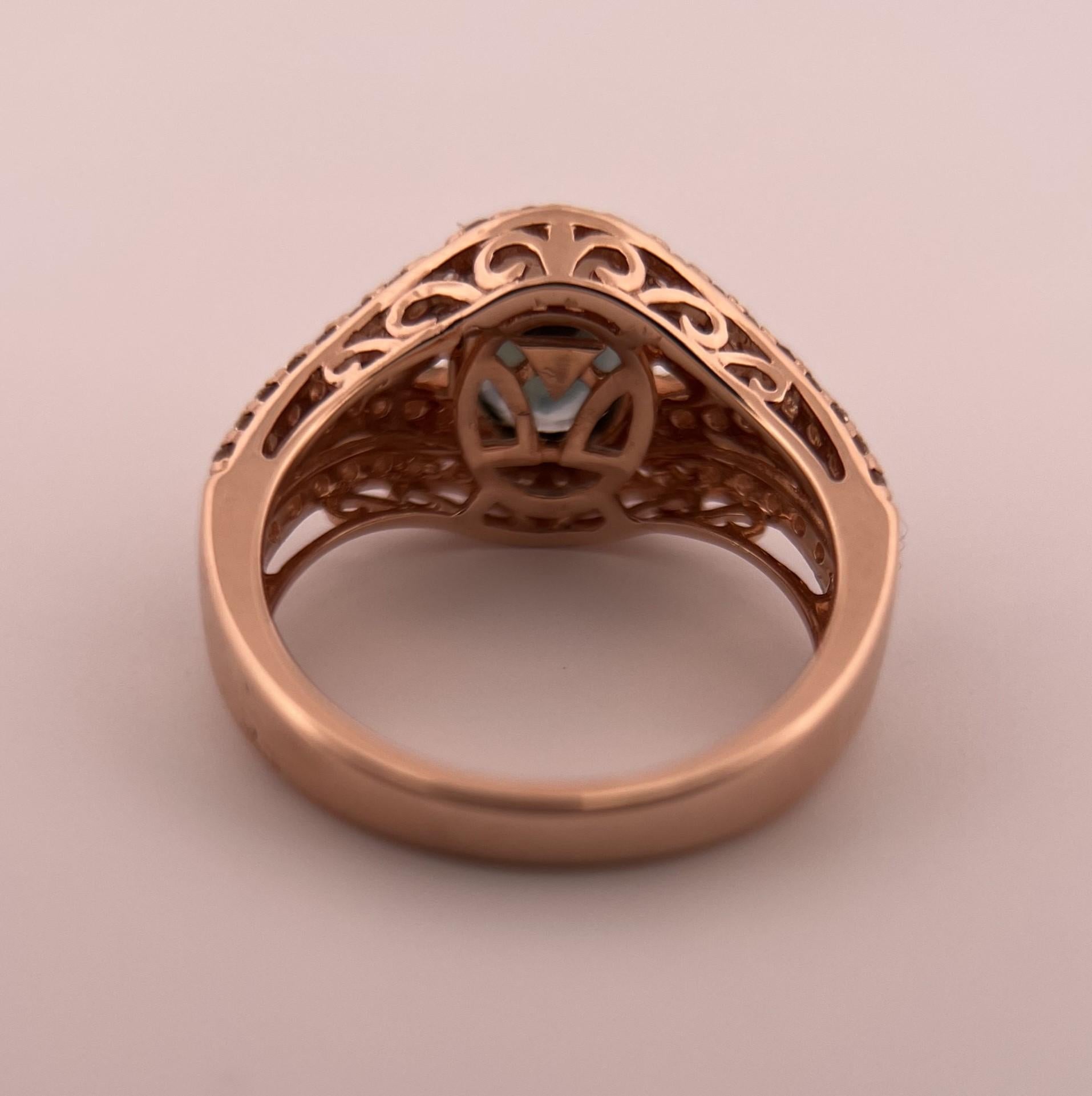 Taille ovale LeVian Bague en or rose avec saphir bleu verdâtre et diamants en vente