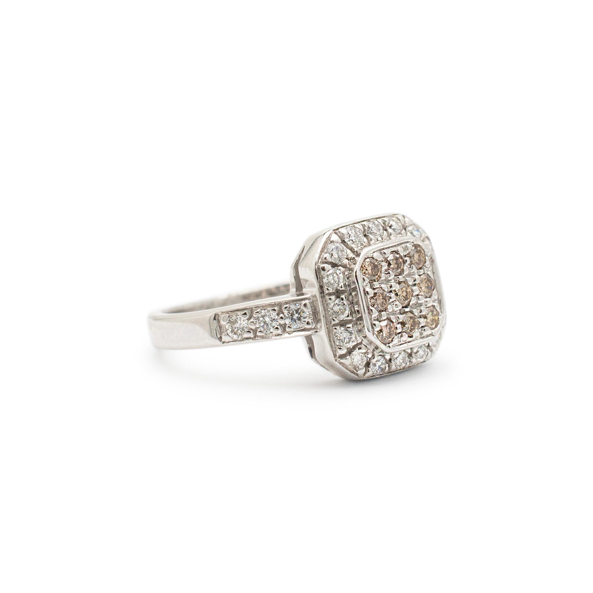 Taille ronde Levian Ladies Square Shaped Cluster White & Chocolate Diamond Engagement Ring (bague de fiançailles pour dames) en vente