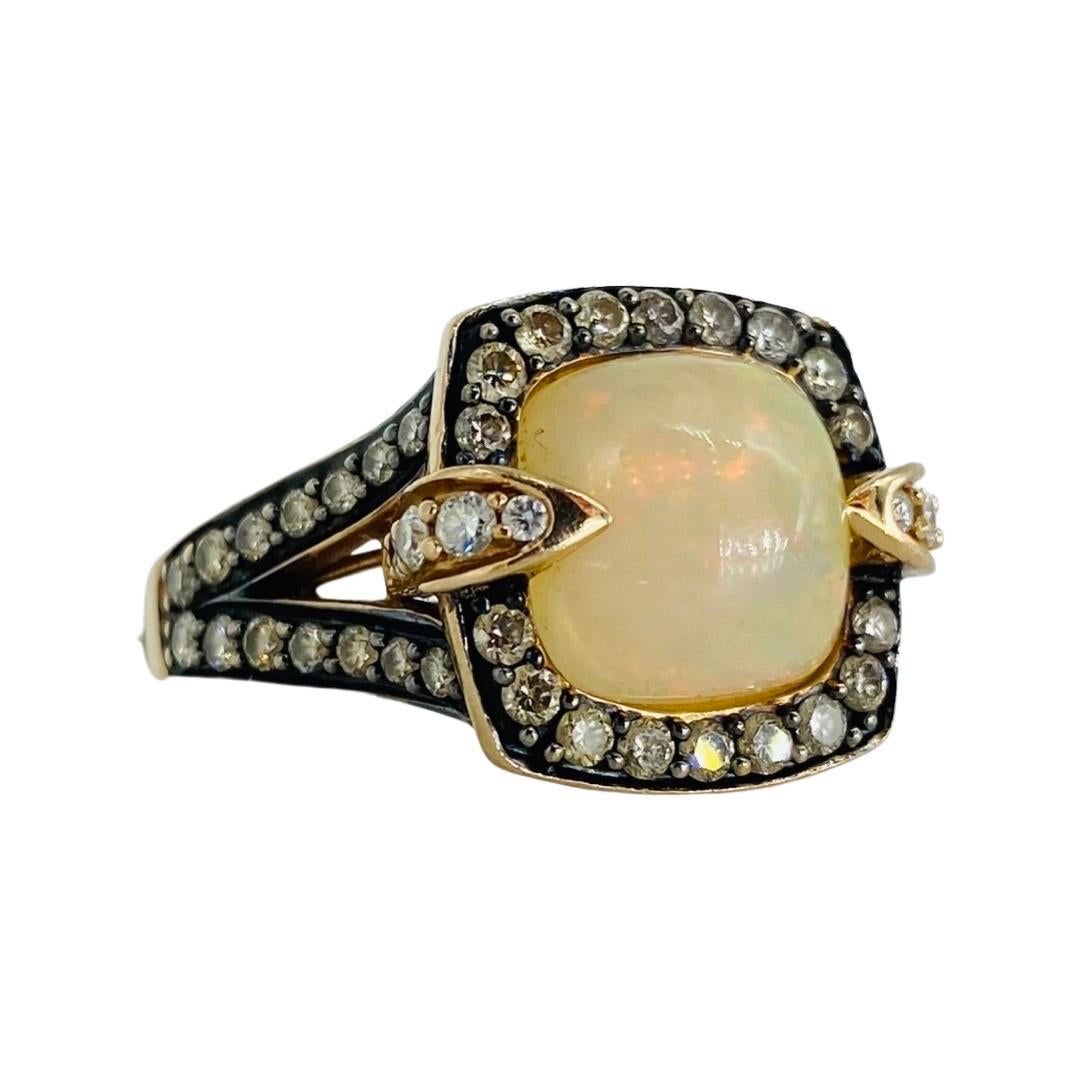 Taille cabochon LeVian Bague en or fraise 14 carats avec grande opale napolitaine, diamants et améthyste en vente