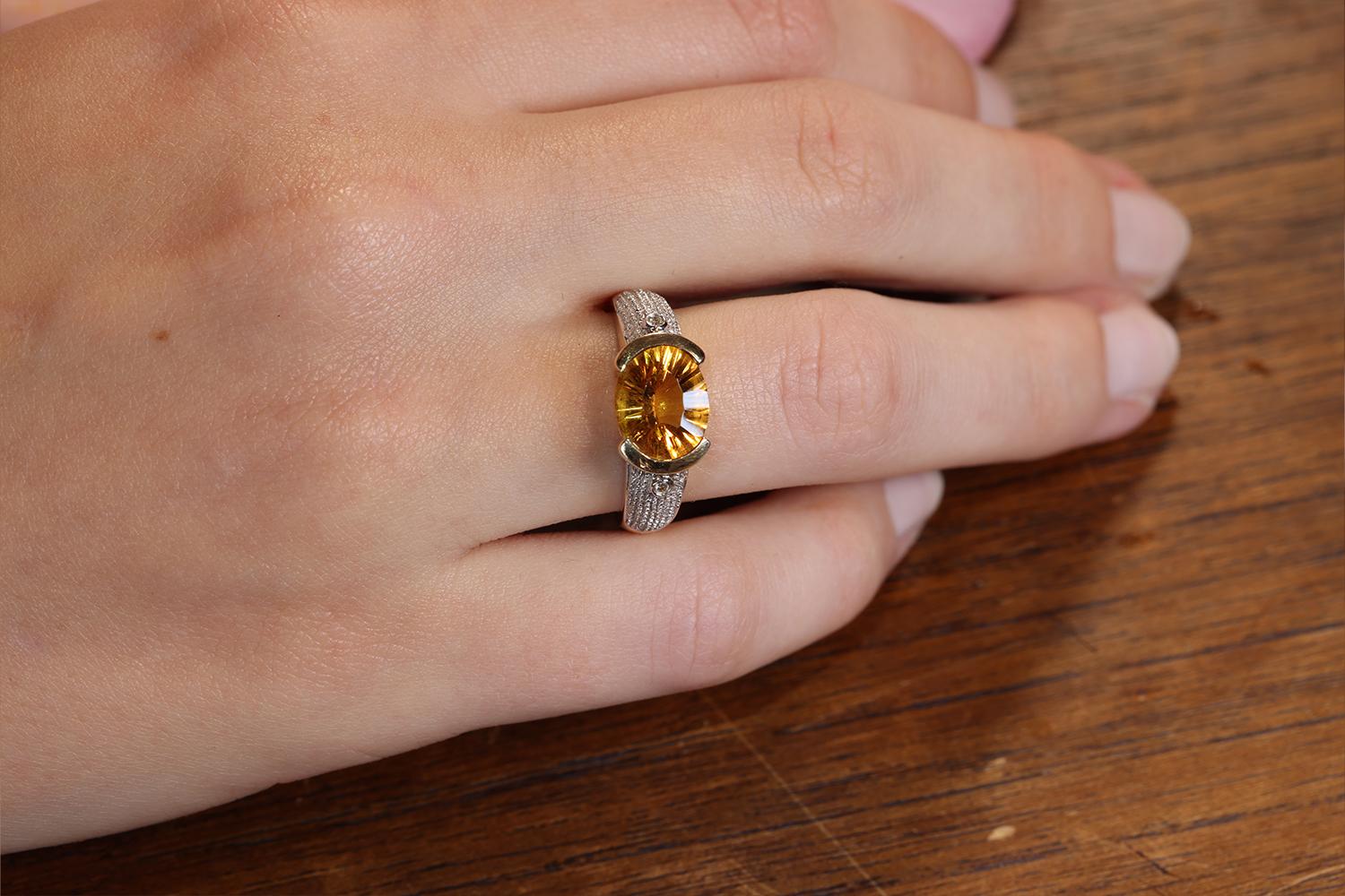 LeVian Orange Citrin Ring, akzentuiert Diamant-Schaft, 14K Gelb- und Weißgold im Angebot 1