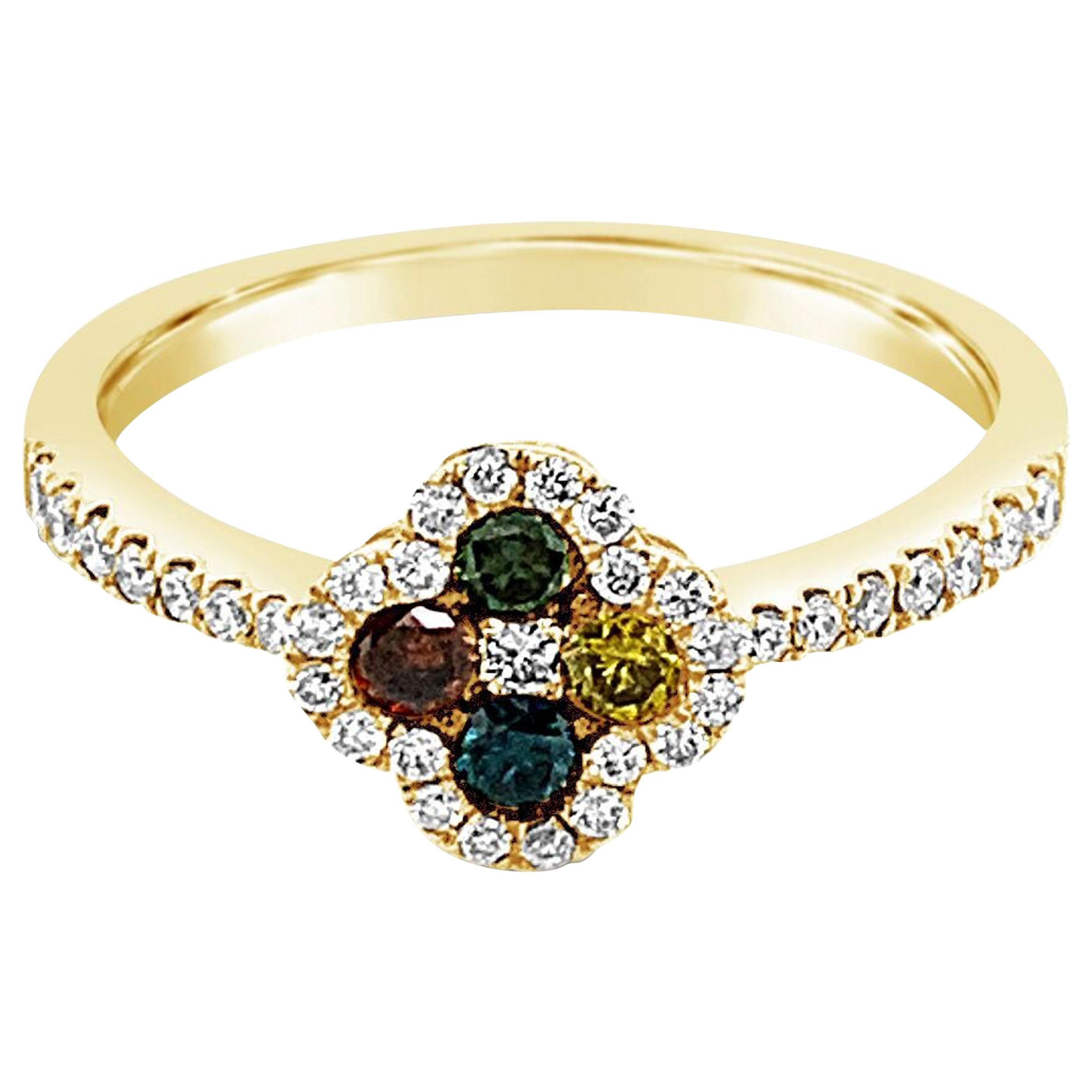 LeVian Bague à fleurs classique en or jaune 14 carats avec diamants ronds multicolores en grappe en vente